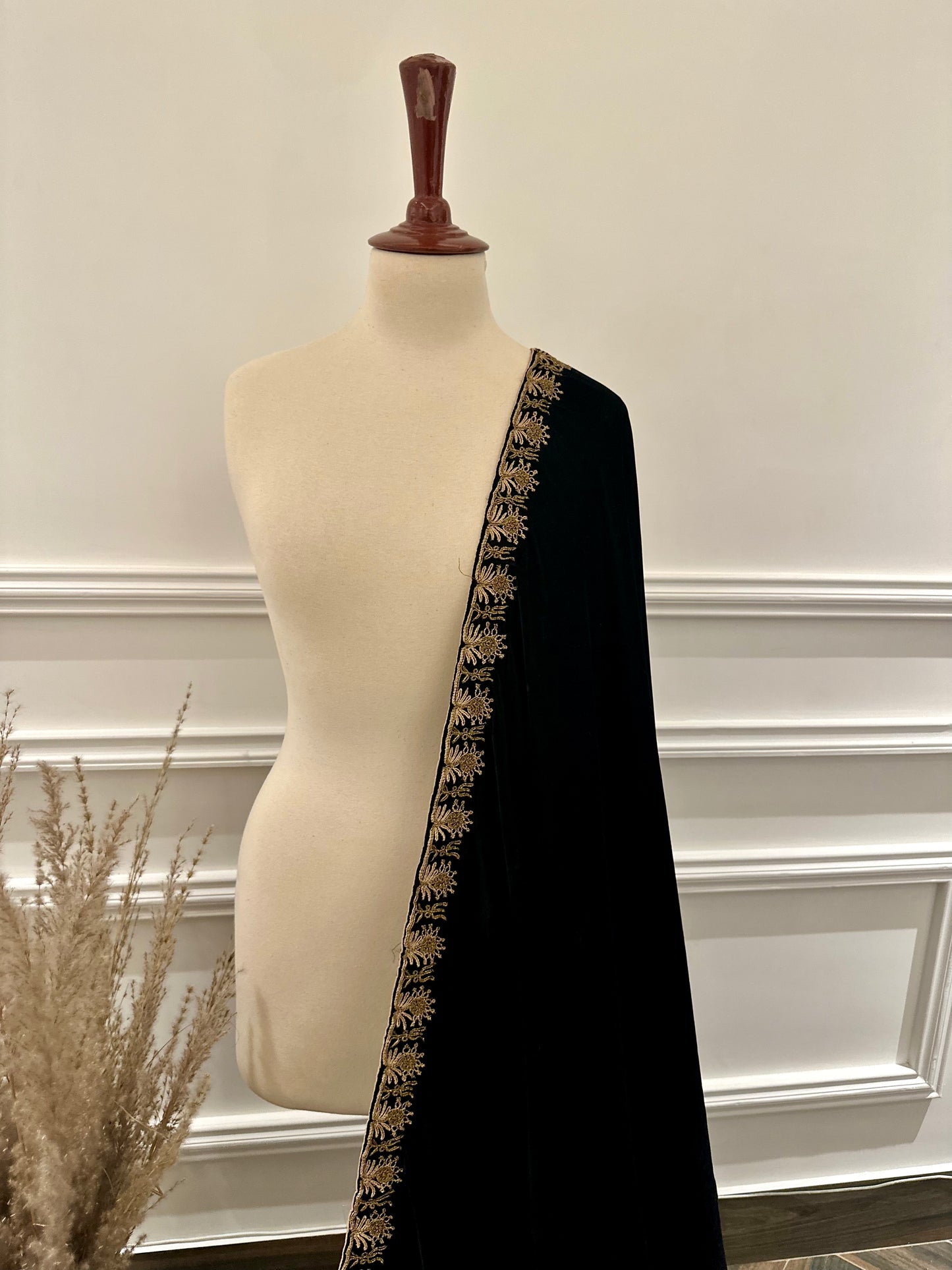 VT-170 kari motive luxury dori work shawl (unisex)