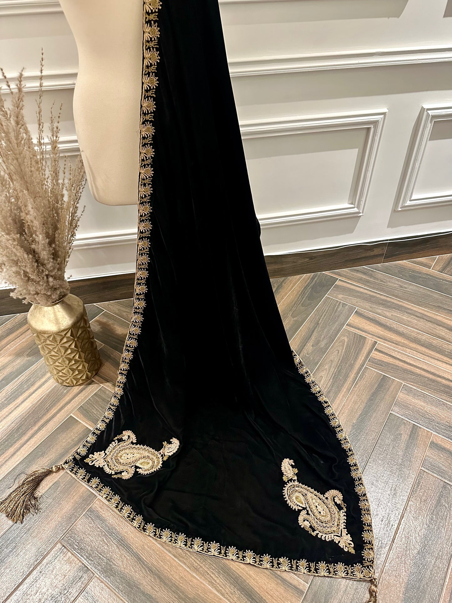 VT-170 kari motive luxury dori work shawl (unisex)