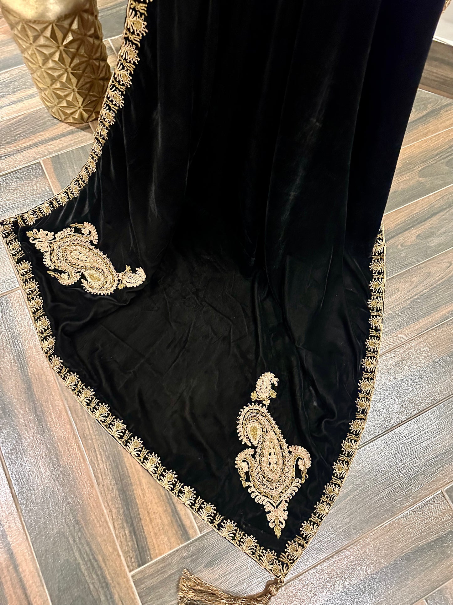 VT-170 kari motive luxury dori work shawl (unisex)