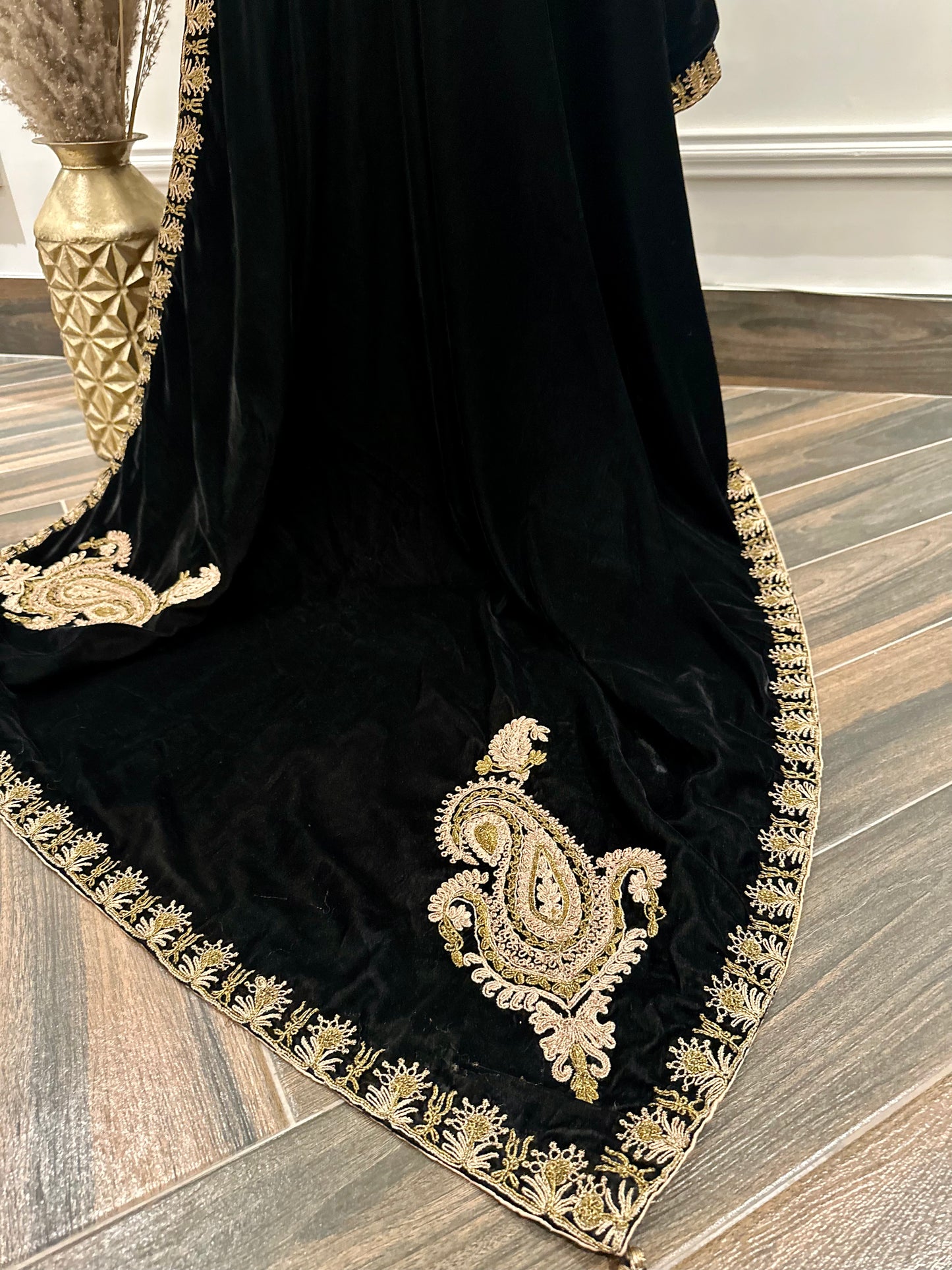 VT-170 kari motive luxury dori work shawl (unisex)