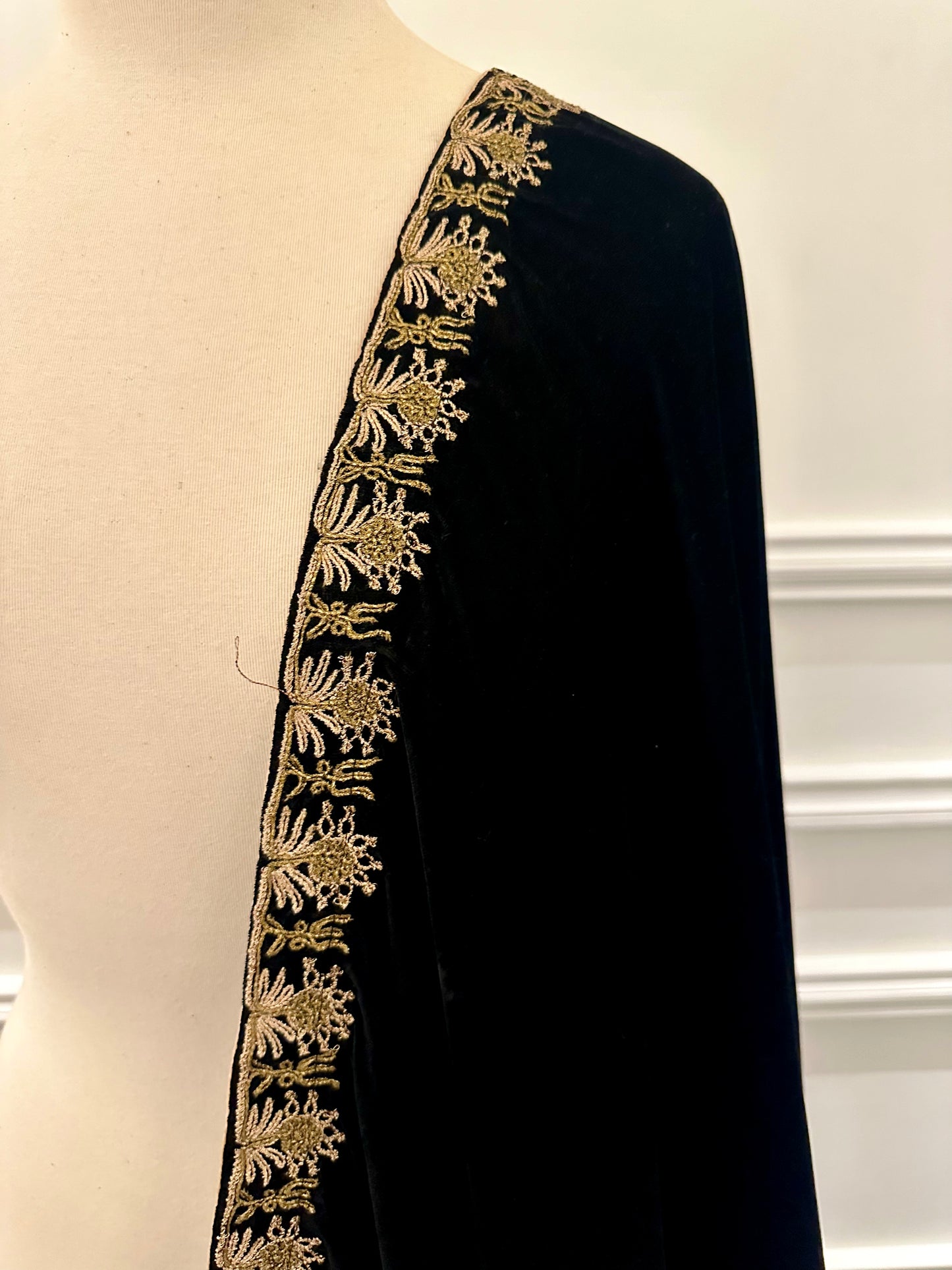VT-170 kari motive luxury dori work shawl (unisex)