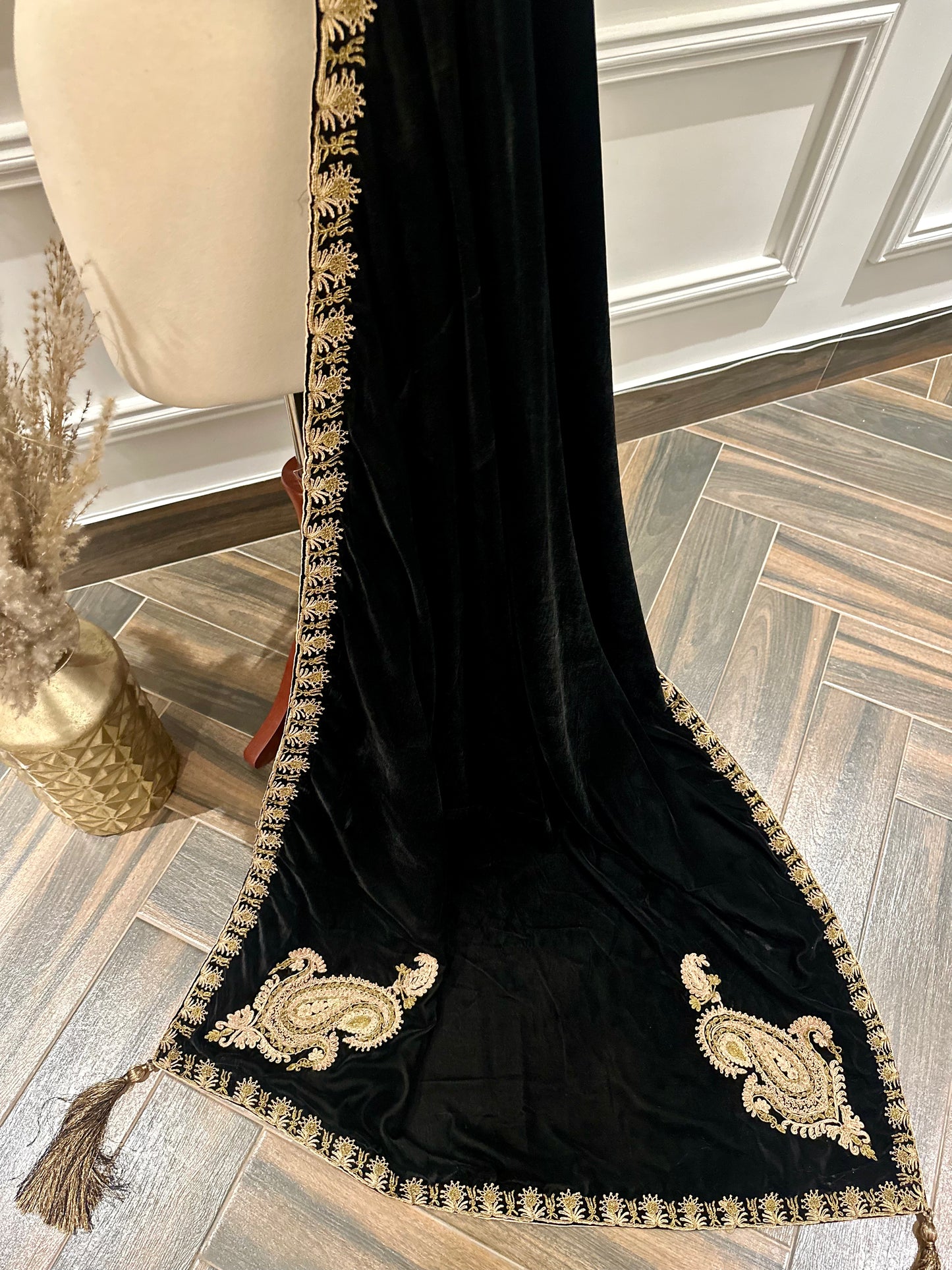 VT-170 kari motive luxury dori work shawl (unisex)