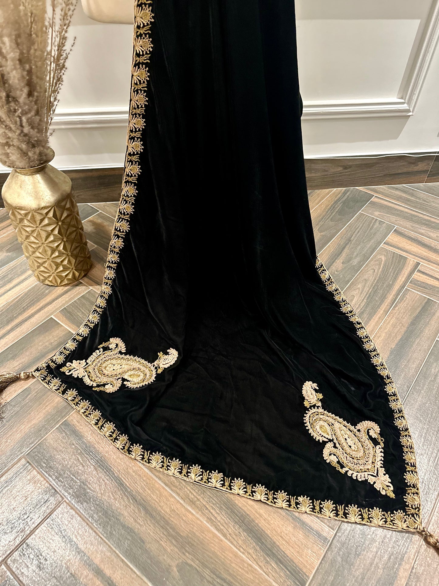 VT-170 kari motive luxury dori work shawl (unisex)
