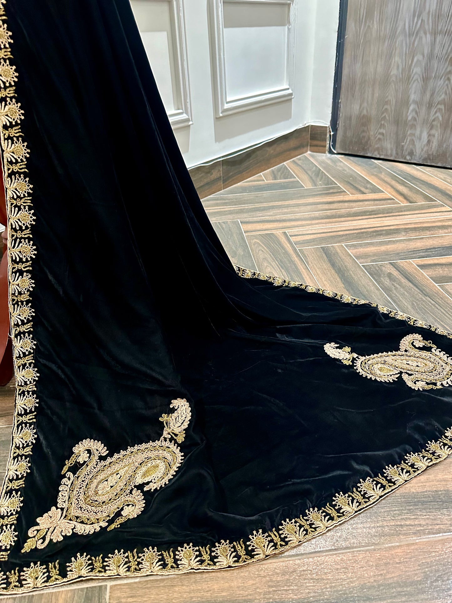 VT-170 kari motive luxury dori work shawl (unisex)