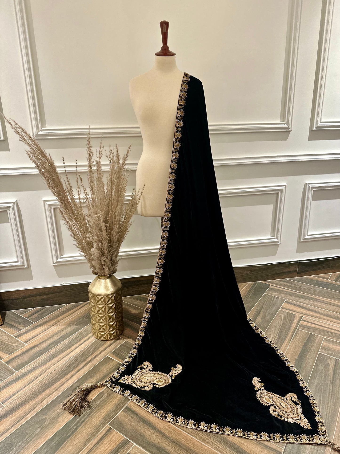 VT-170 kari motive luxury dori work shawl (unisex)