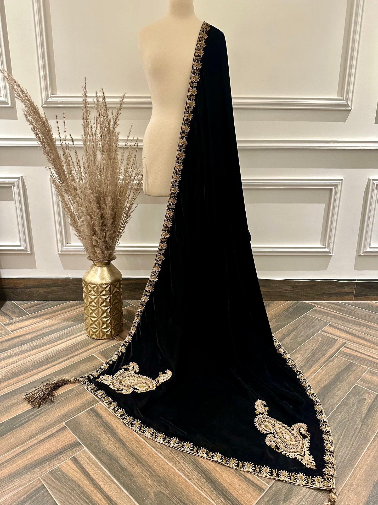 VT-170 kari motive luxury dori work shawl (unisex)