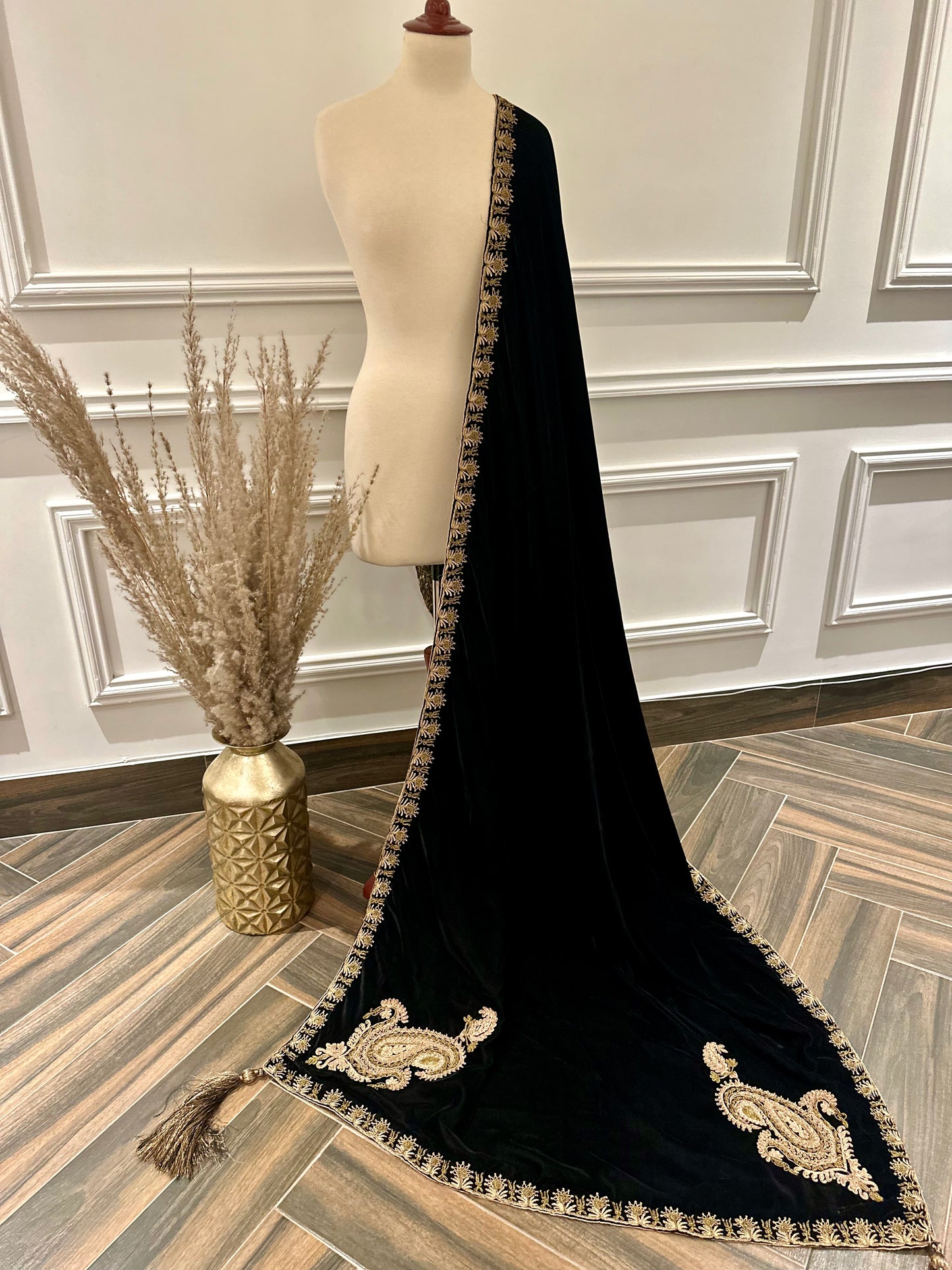 VT-170 kari motive luxury dori work shawl (unisex)