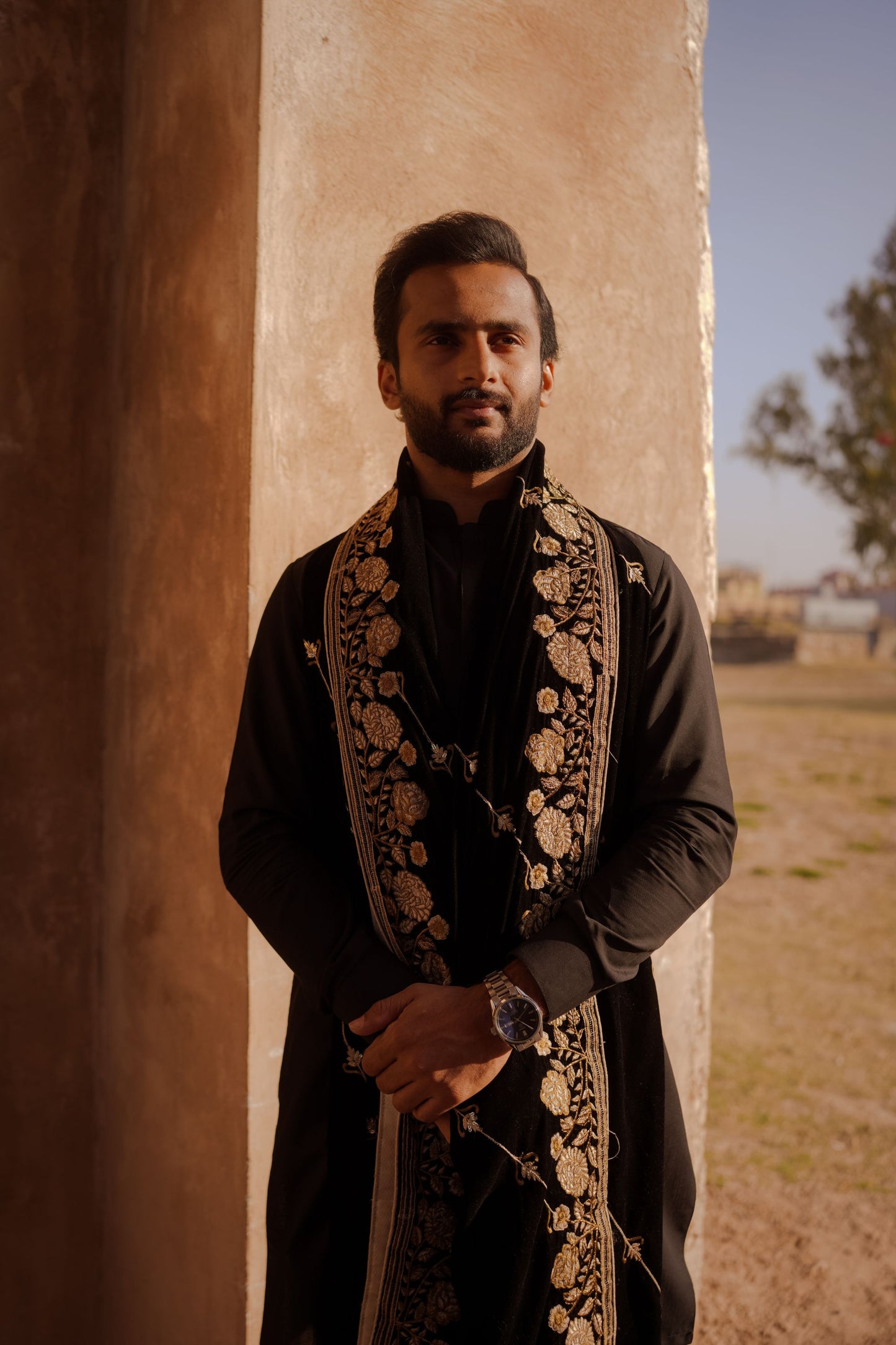VT-150 Roses thread work shawl (unisex)
