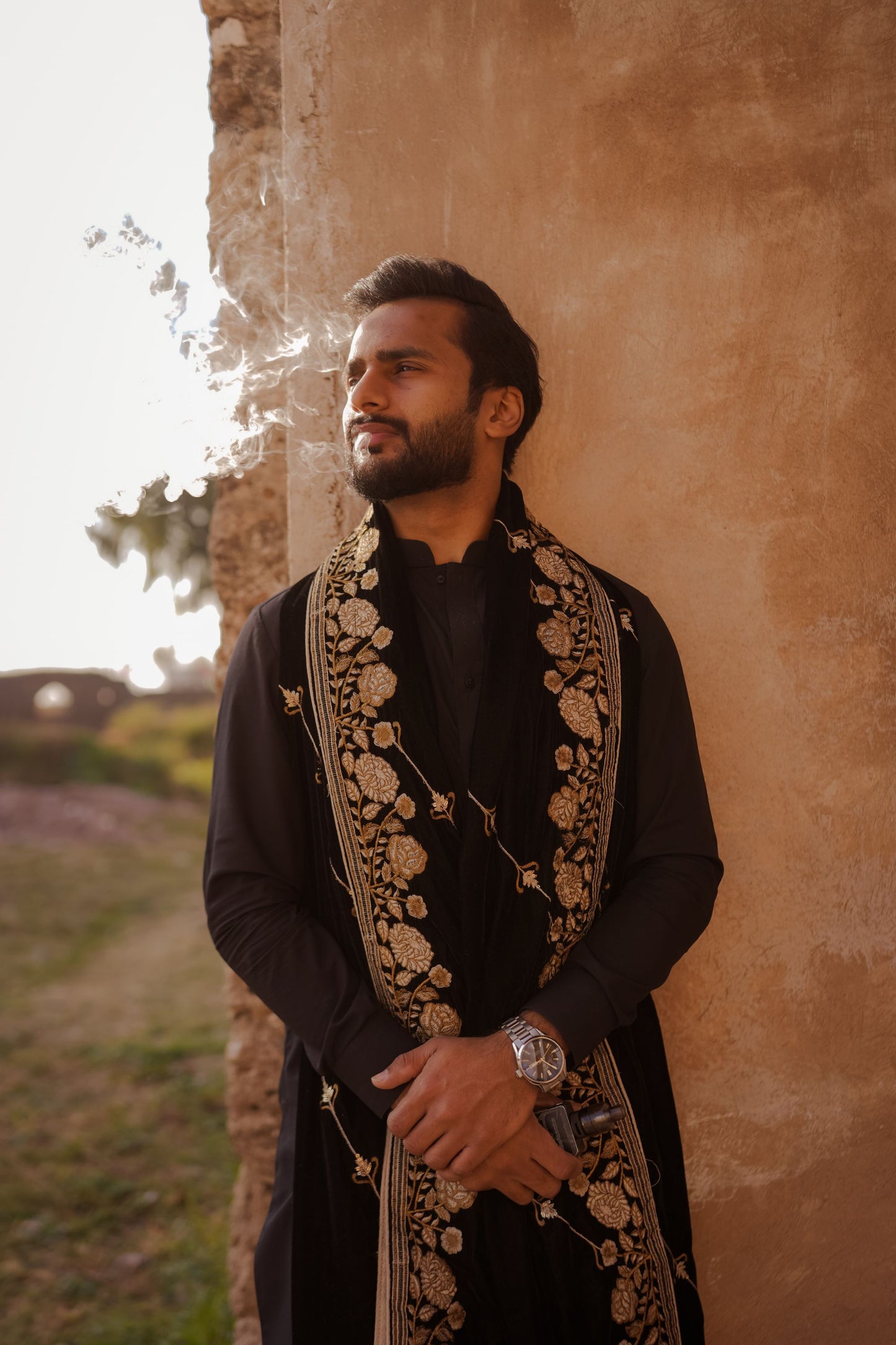 VT-150 Roses thread work shawl (unisex)