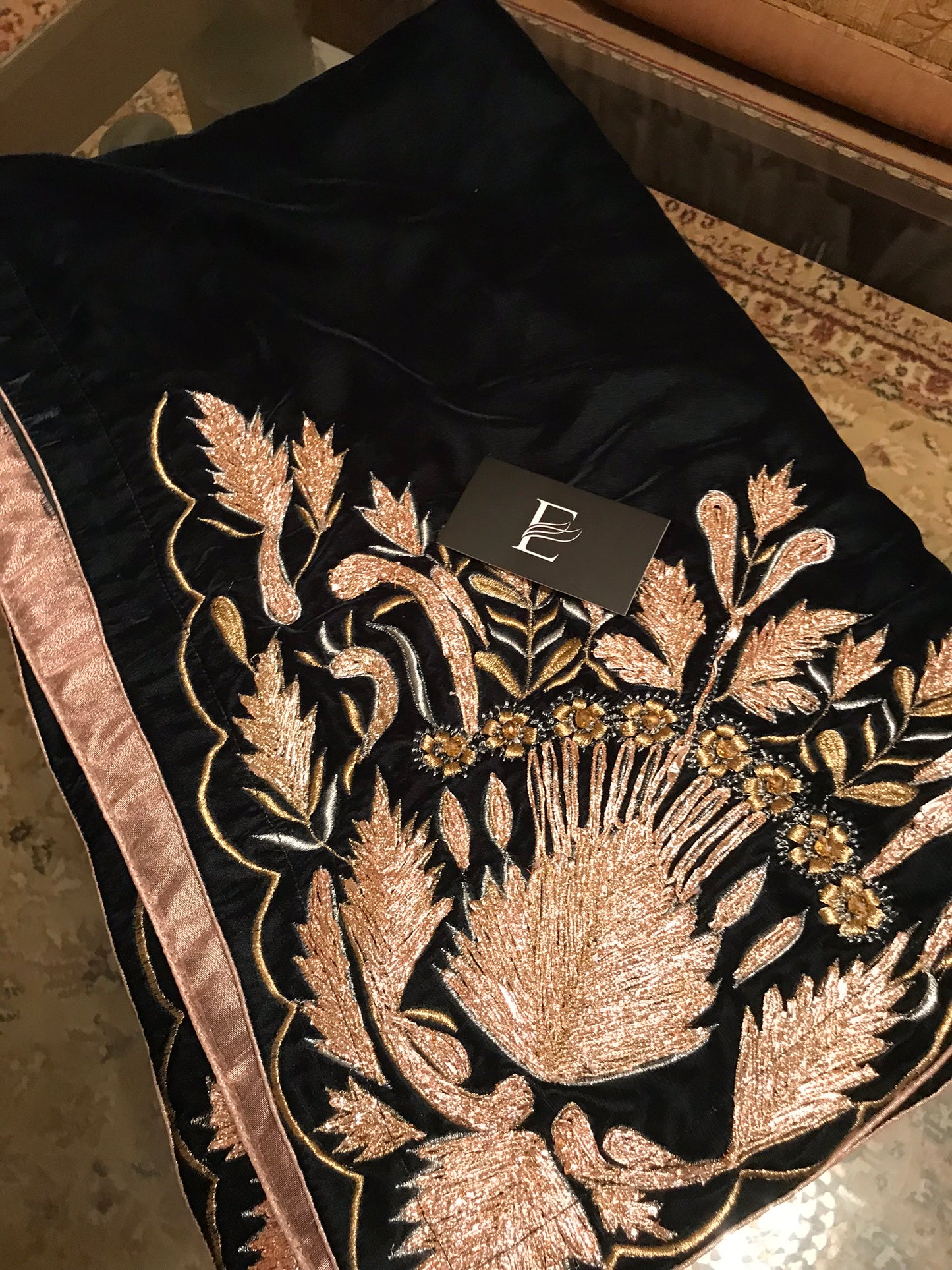 VT-76 Edged gota motive shawl