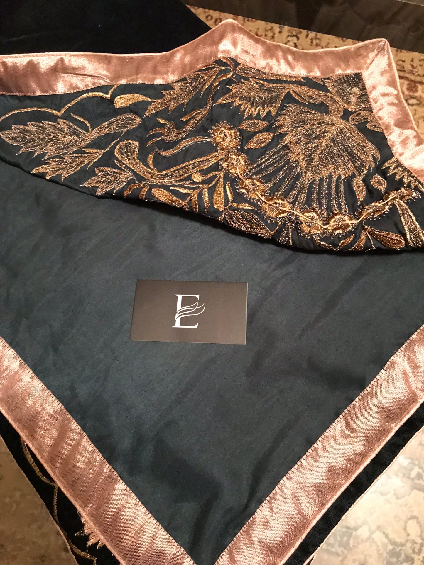 VT-76 Edged gota motive shawl