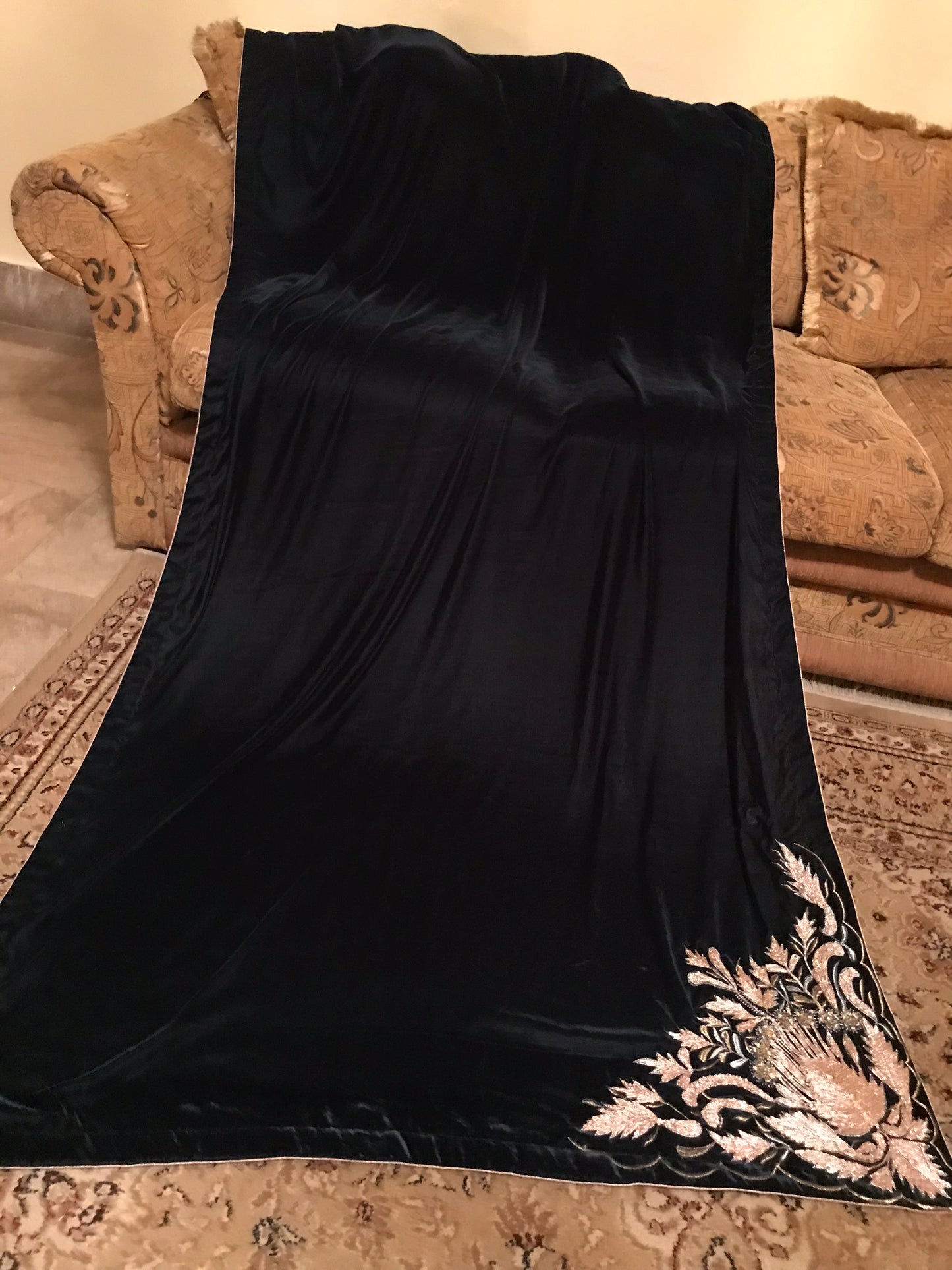 VT-76 Edged gota motive shawl