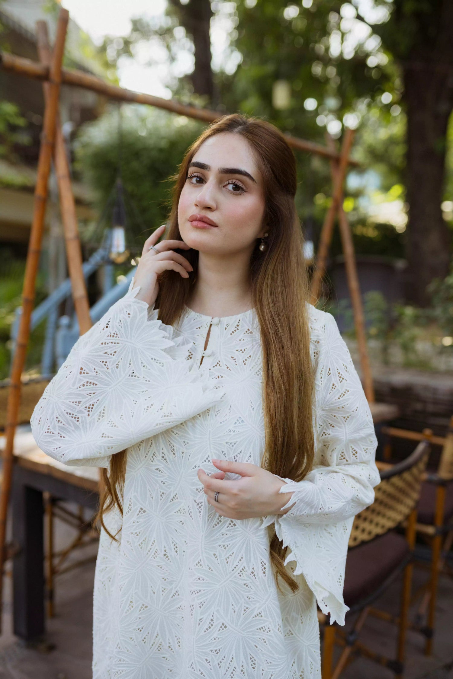 White kaftan kurta with leaf Shiffli embroidery and flared sleeves