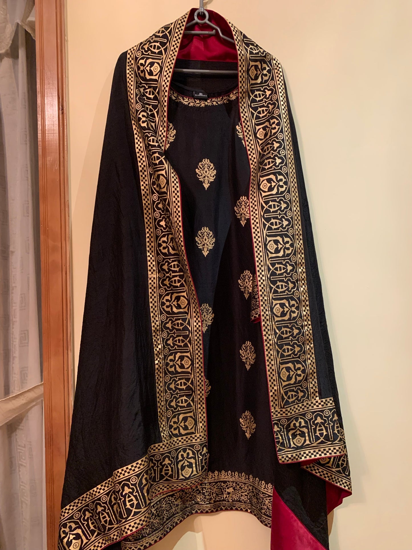 Shahjahan – Black/Gold in Pure rawsilk with palta on borders
