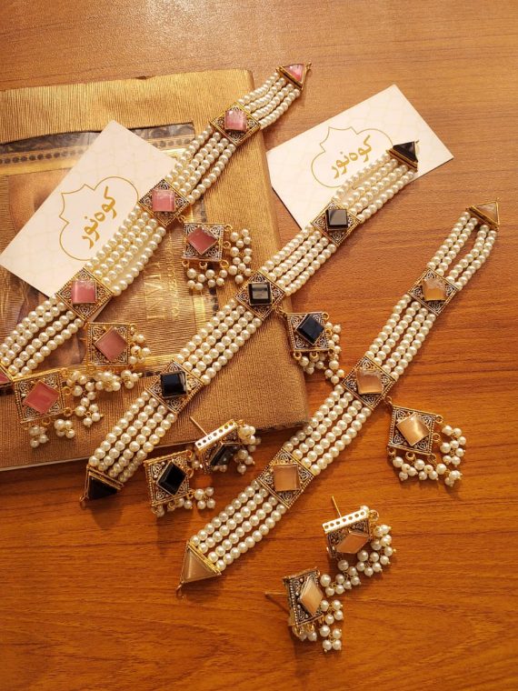 BE-302 Stone chokar set with pearls