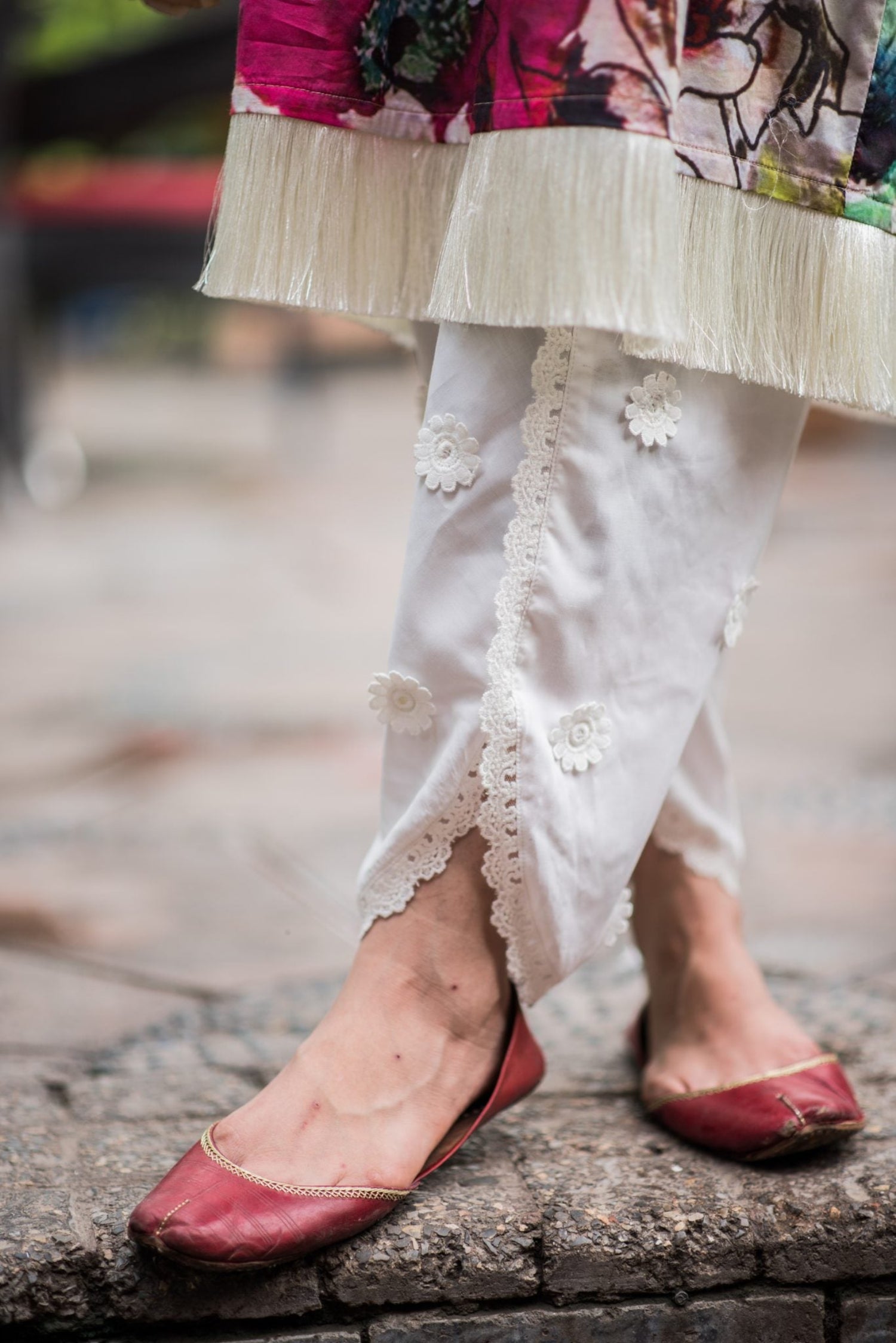 Tulip-cut pants with 3D floral appliqués and lace-edged hem