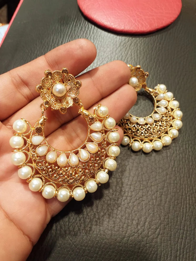 Statement Jewelry Pieces: How to Make a Bold Fashion Statement