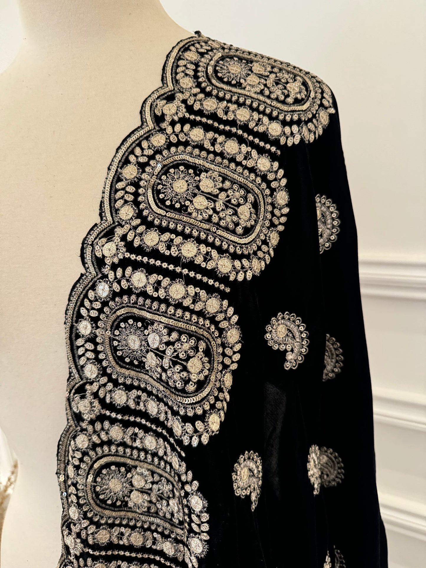 VT-111 Heavy Lux Silverish Sequence Embroidered  Velvet Shawl