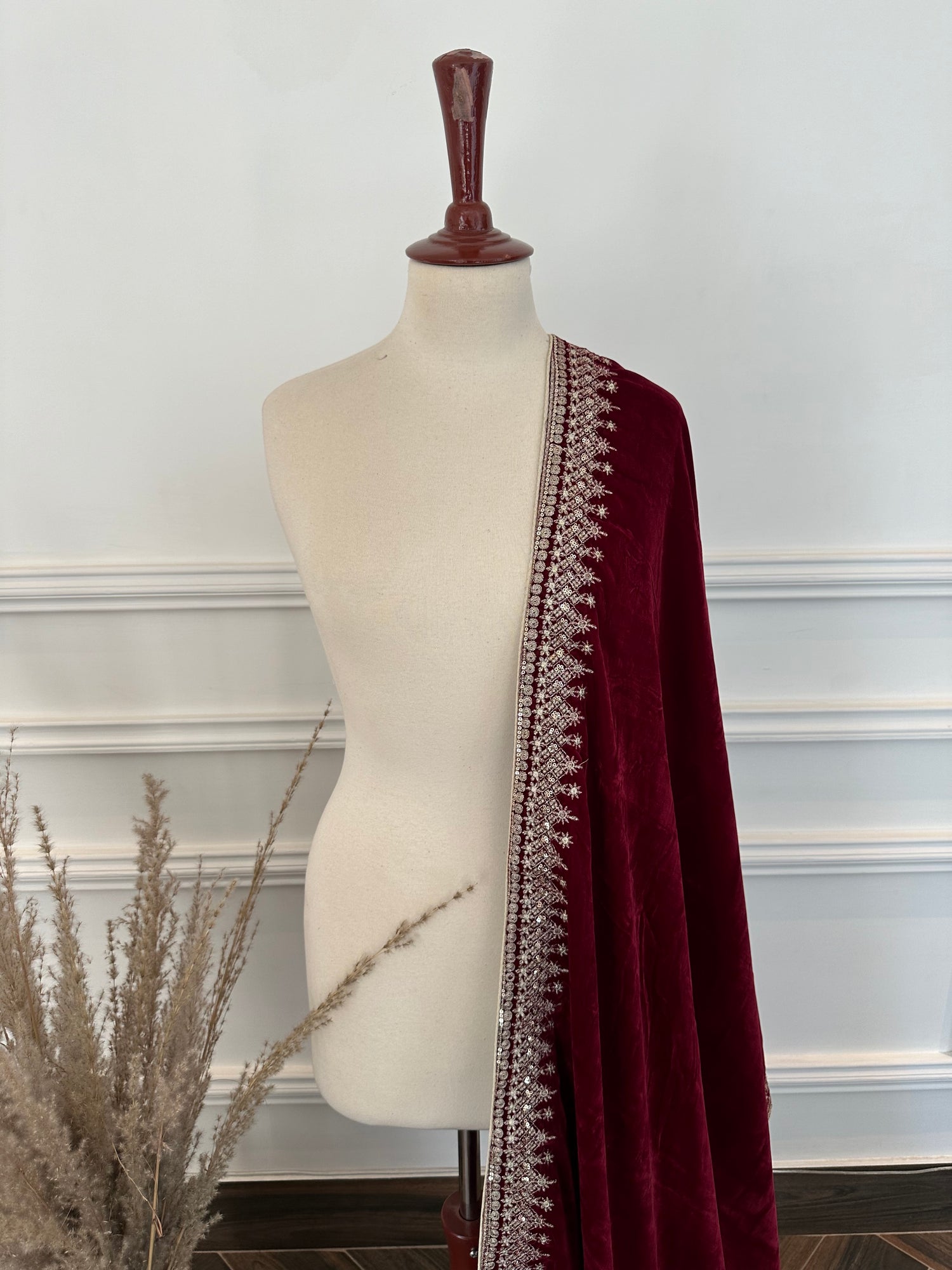 VT-70 Triangular four side sequence embroidered shawl