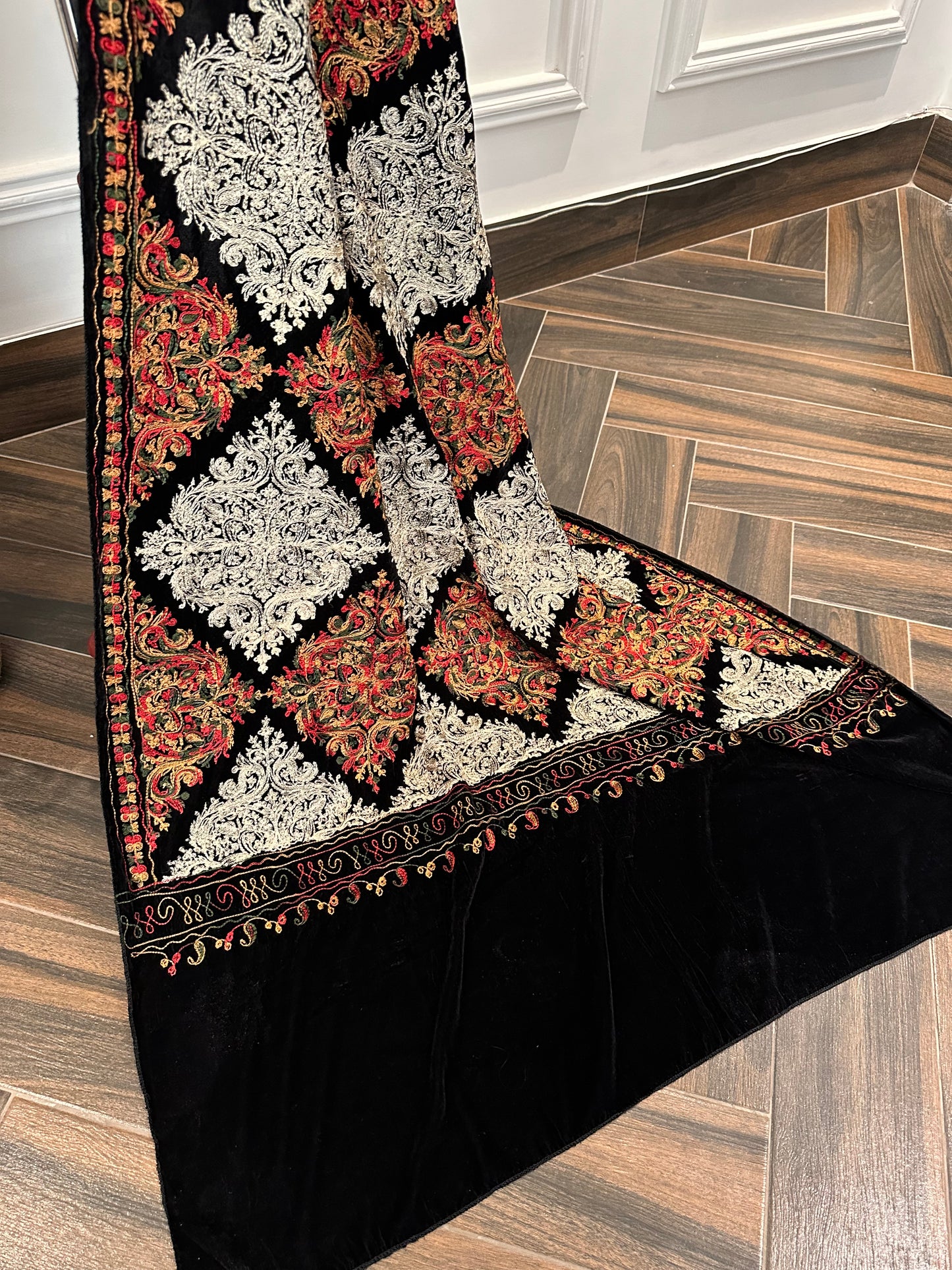 VT-100 Thread embroidered velvet shawl