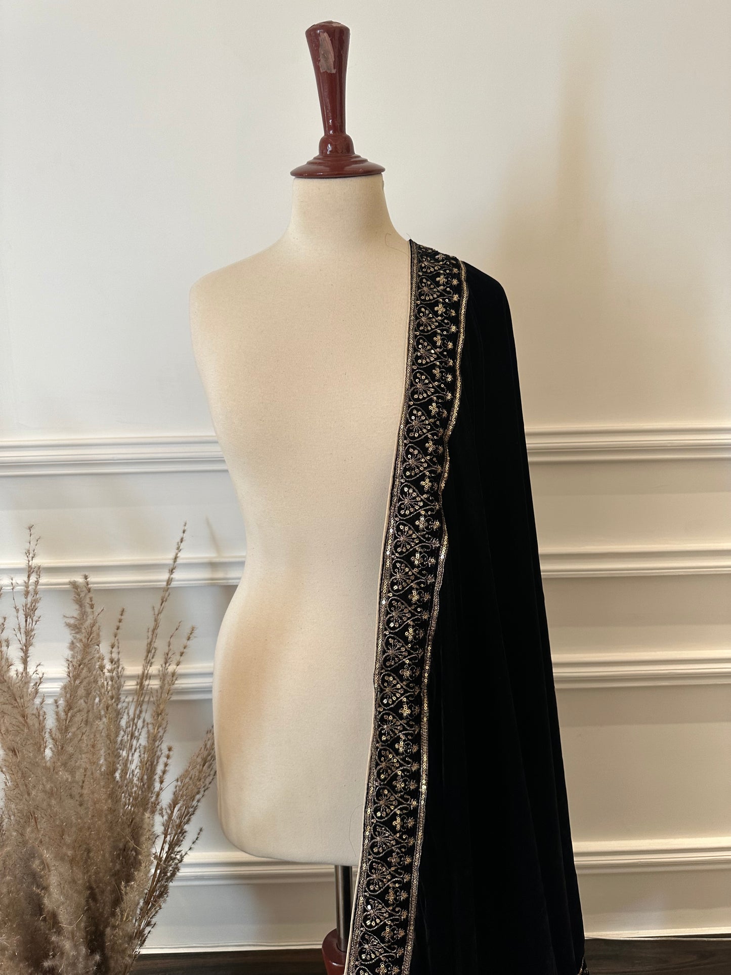 VT-138 Tila embroidered Abstract shawl