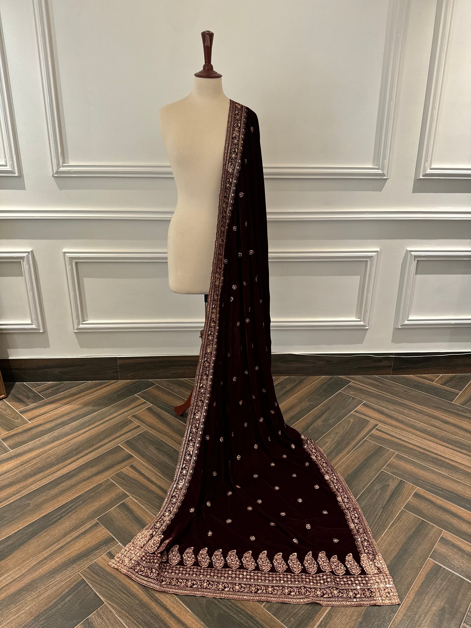 VT-181 Heavy Tila and Sequence work Royal Shawl