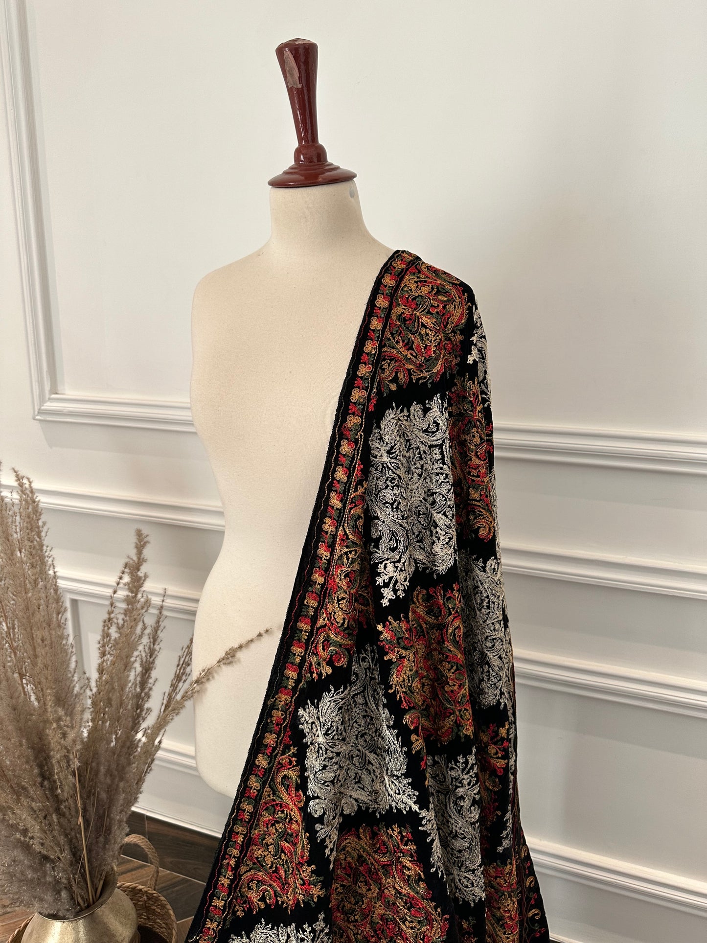 VT-100 Thread embroidered velvet shawl