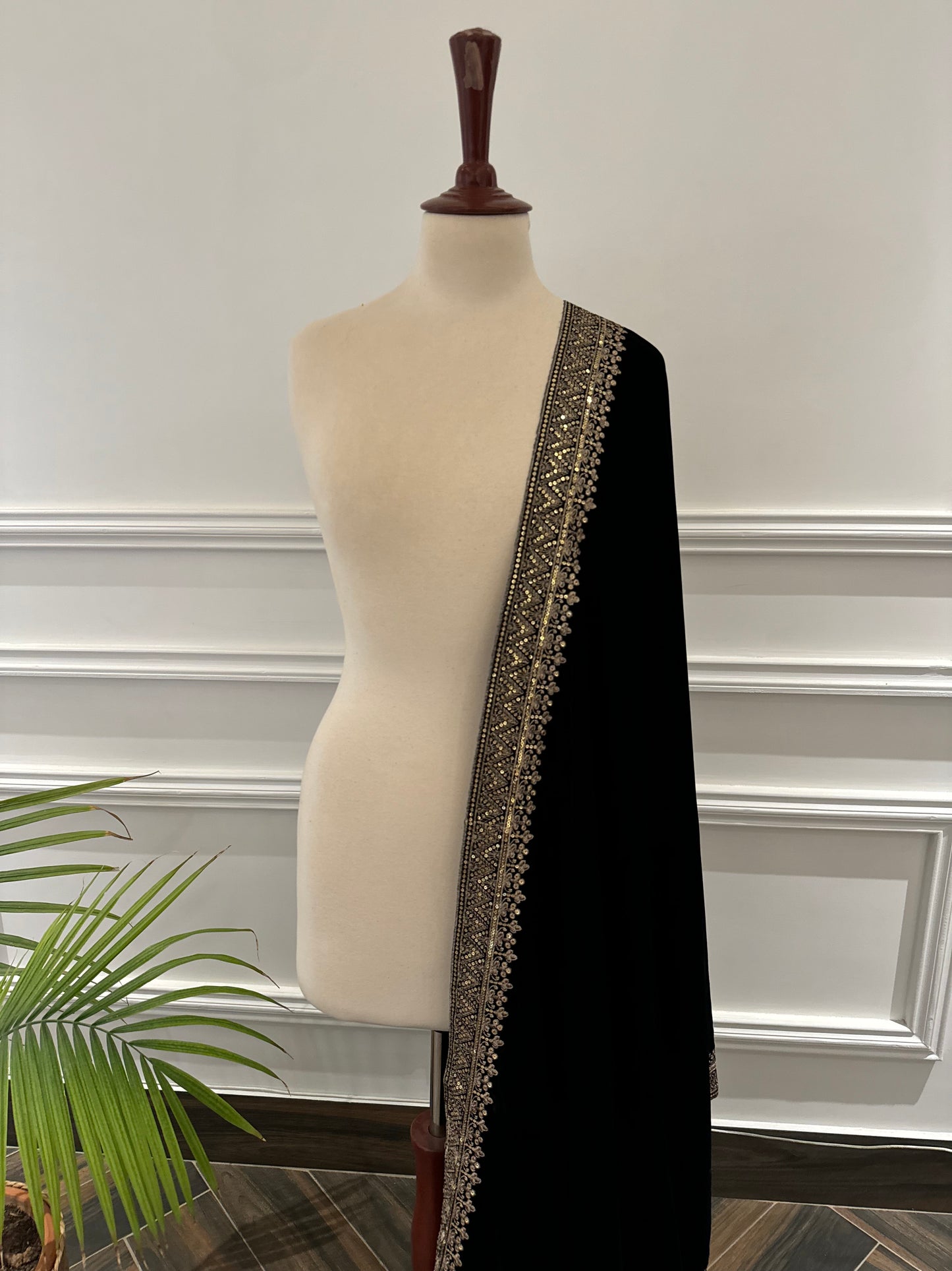 VT-205 Luxurious Tila and sequence bunch shawl