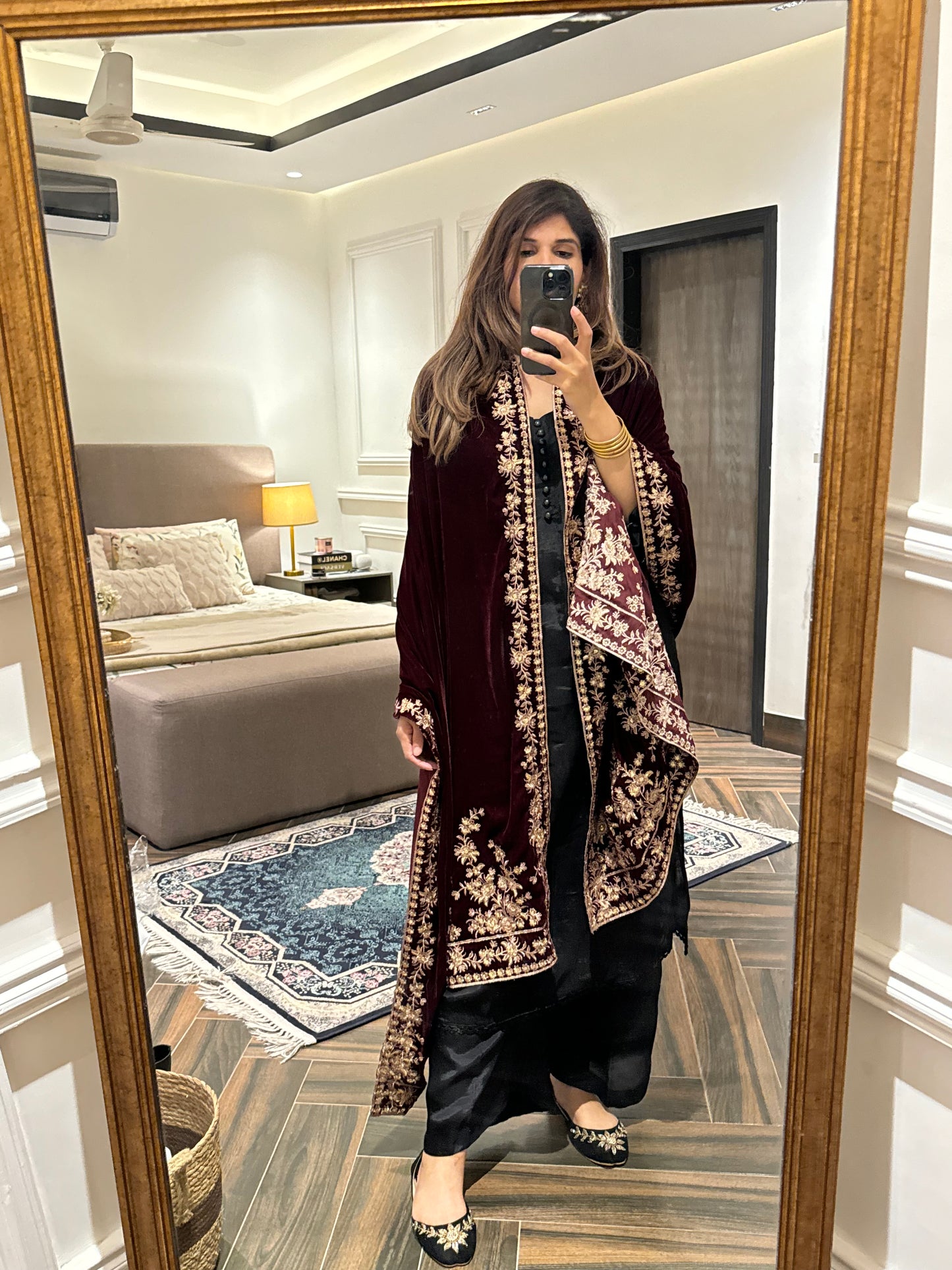 VT-137 Floral Bunch Embroidered velvet shawl