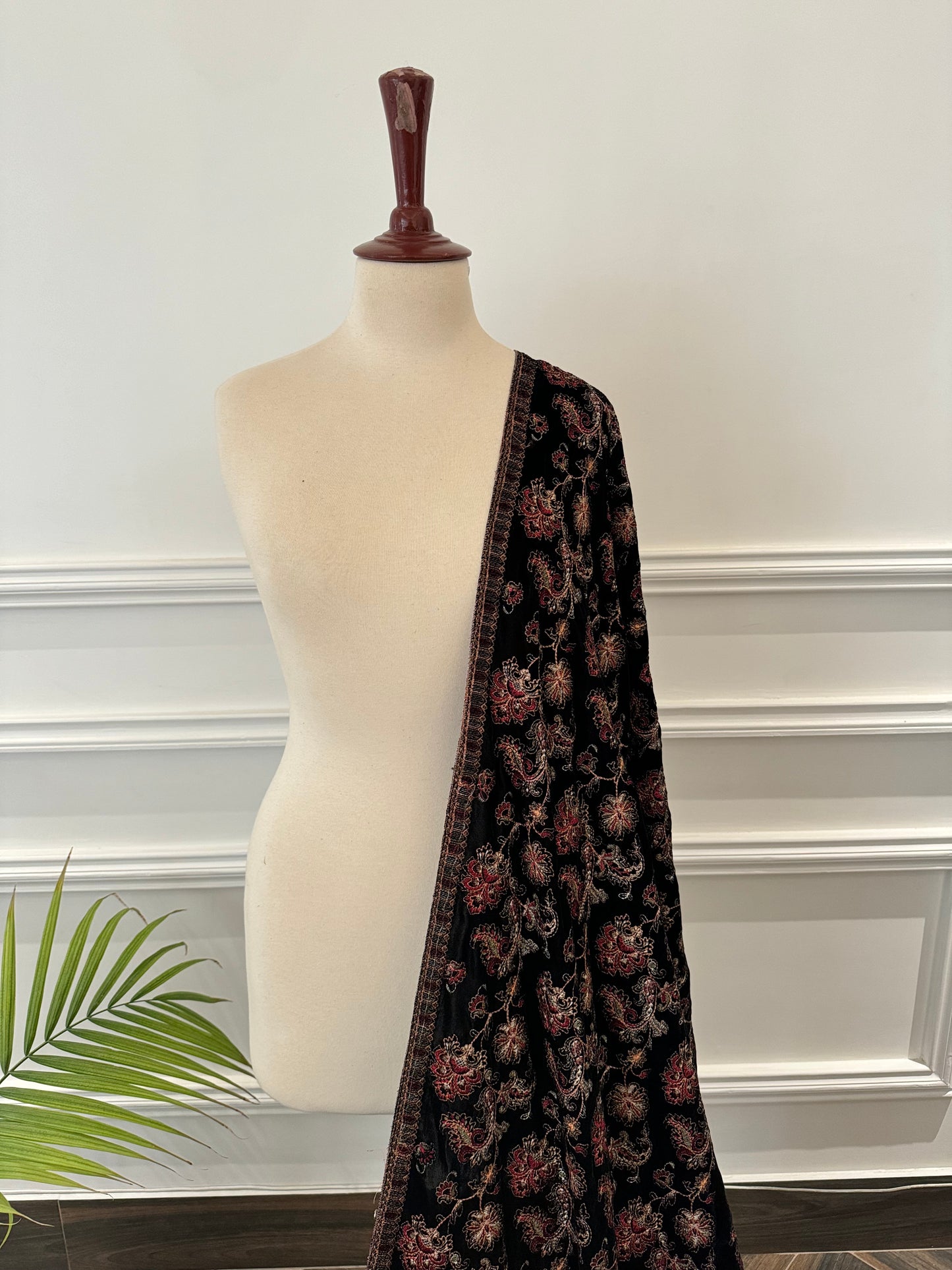 VT-131 Floral Thread work allover shawl