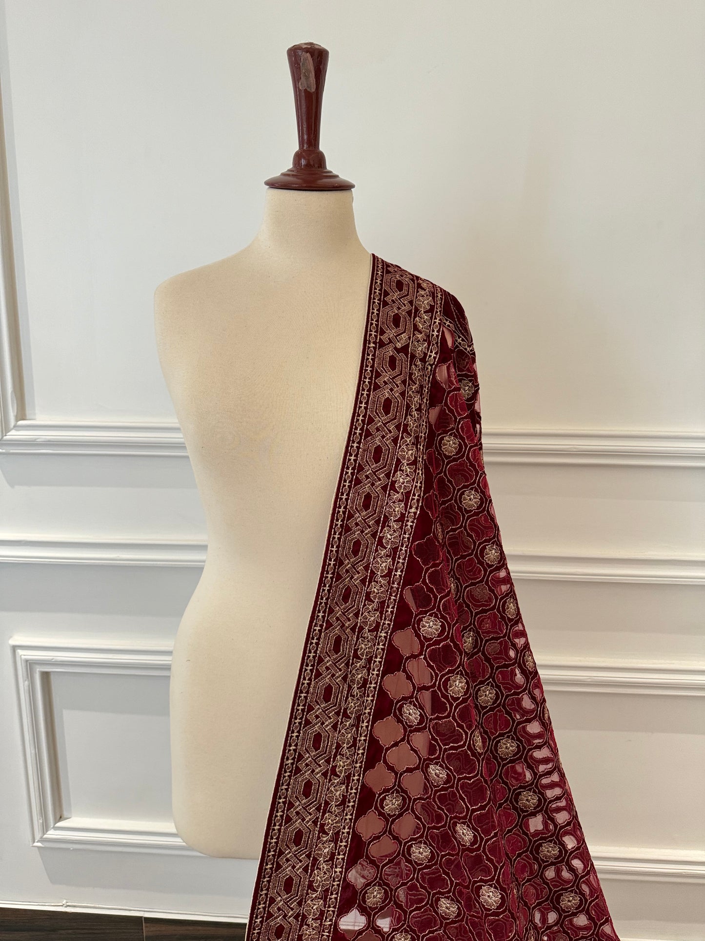 VT-133 Cutwork Embrodiered Jal velvet velvet shawls