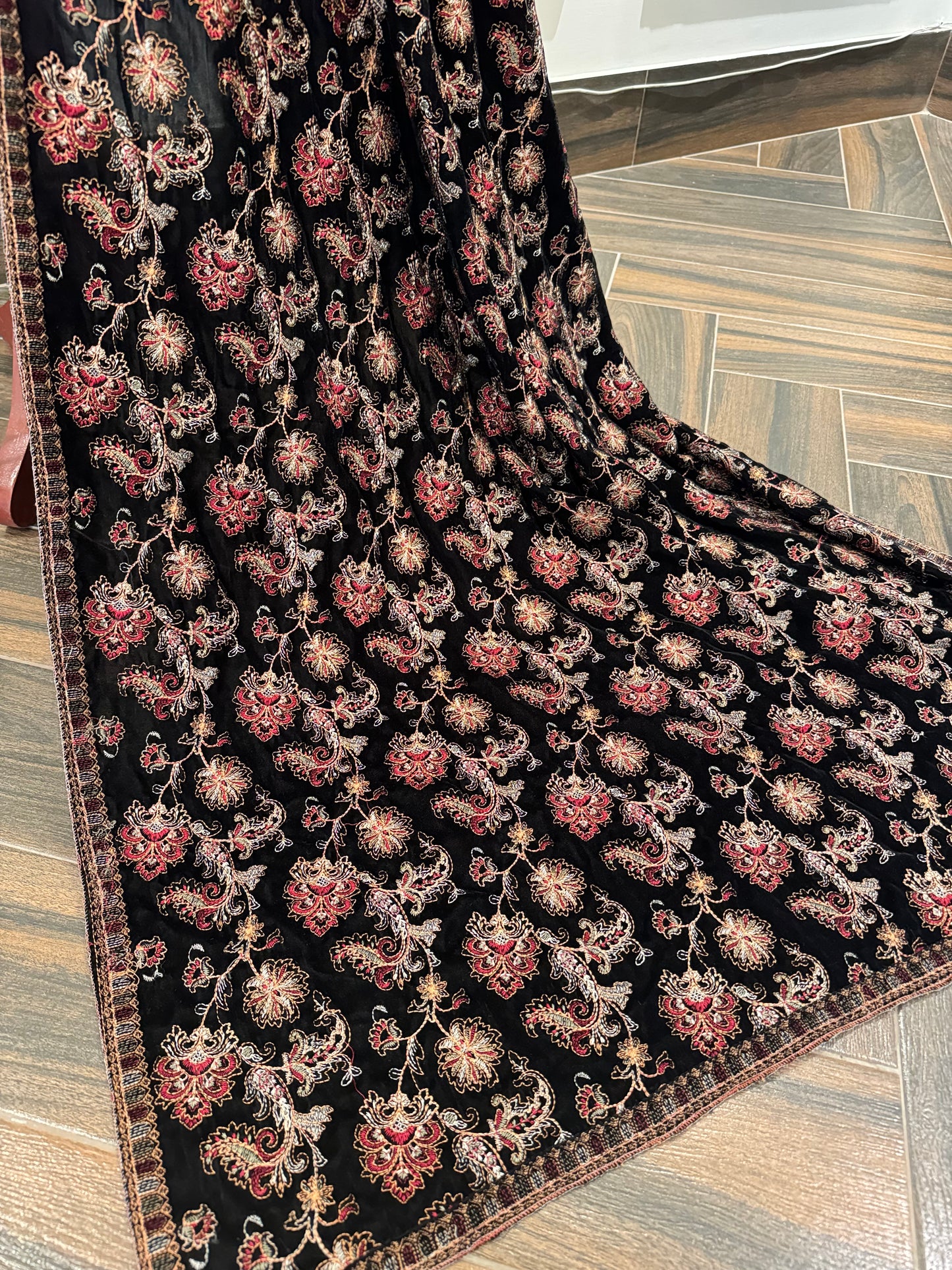 VT-131 Floral Thread work allover shawl