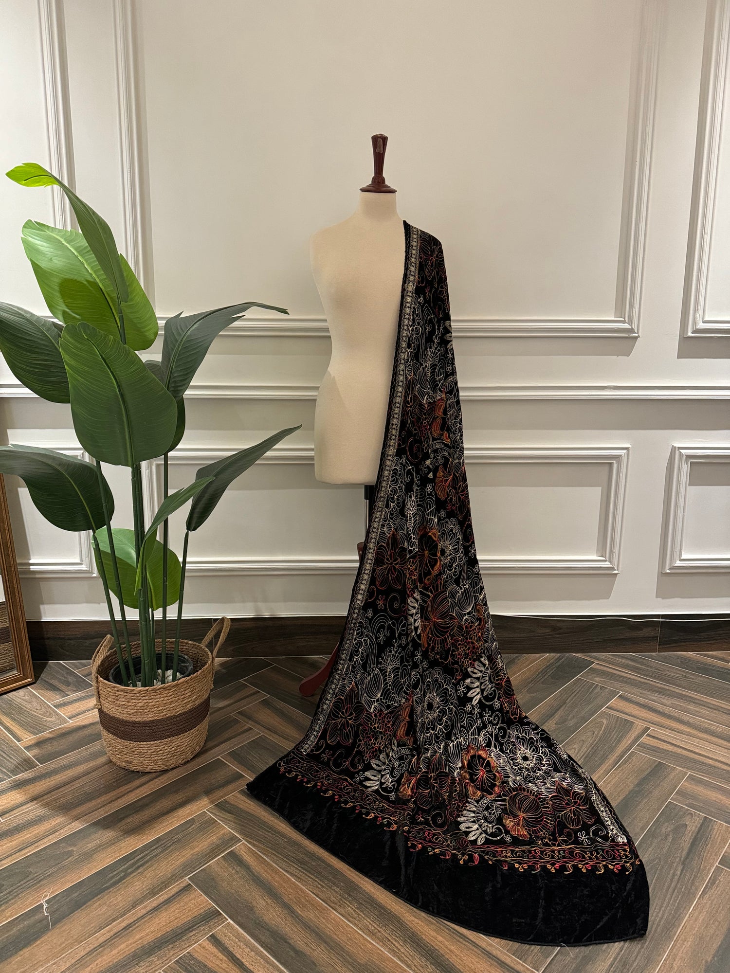 VT-127 Multi thread Kashmiri thread work Shawl