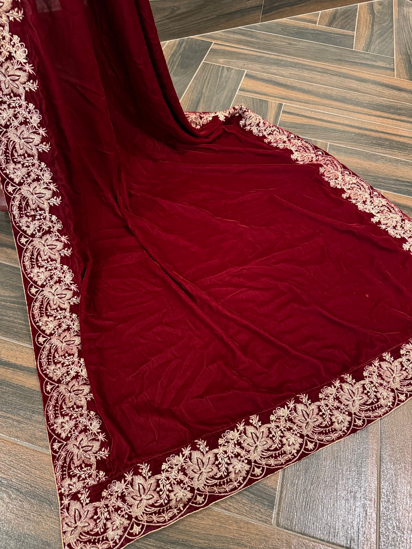 VT-187 Floral Embroidered four side border