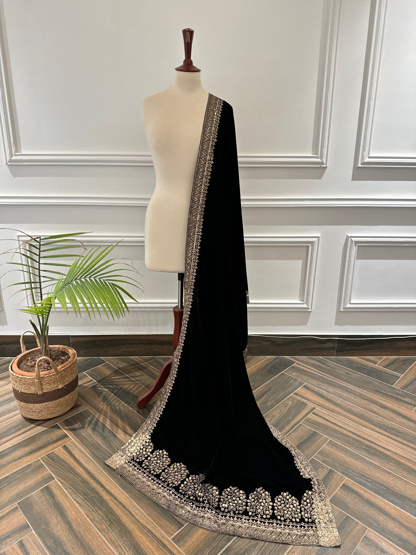 VT-205 Luxurious Tila and sequence bunch shawl