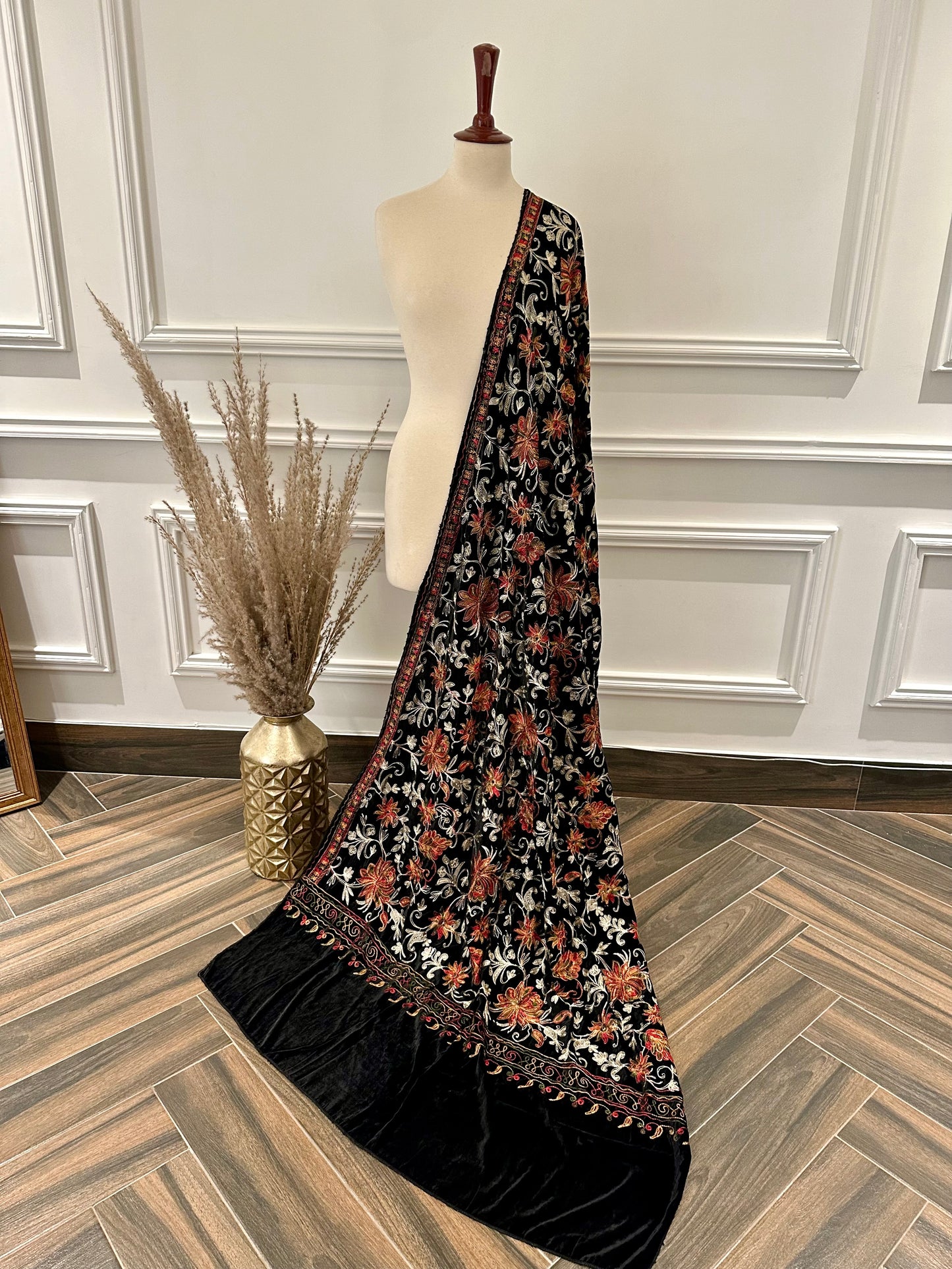VT-177 Thread work floral velvet shawl