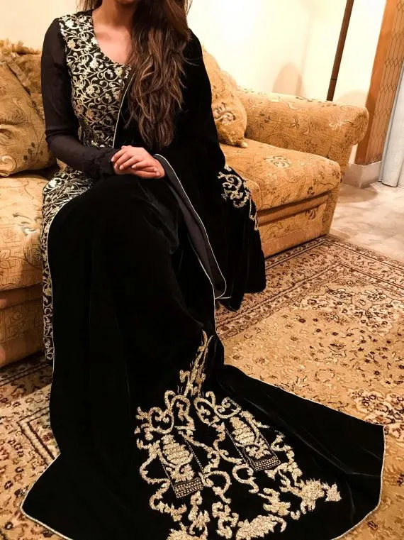 A stunning velvet shawl highlighting the exquisite Gota Embroidered work motif. Its intricate design work makes it ideal for weddings and festive wear.