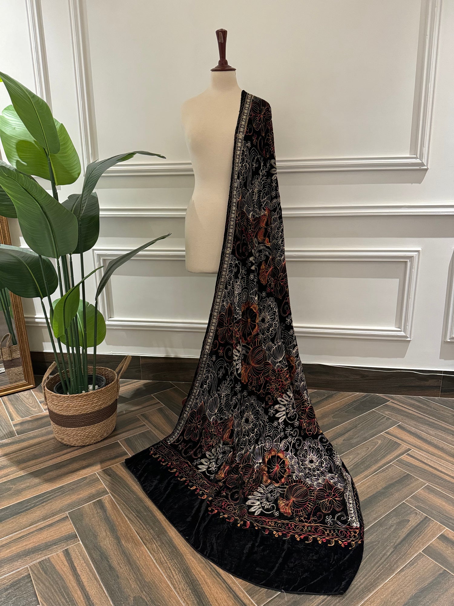 VT-127 Multi thread Kashmiri thread work Shawl