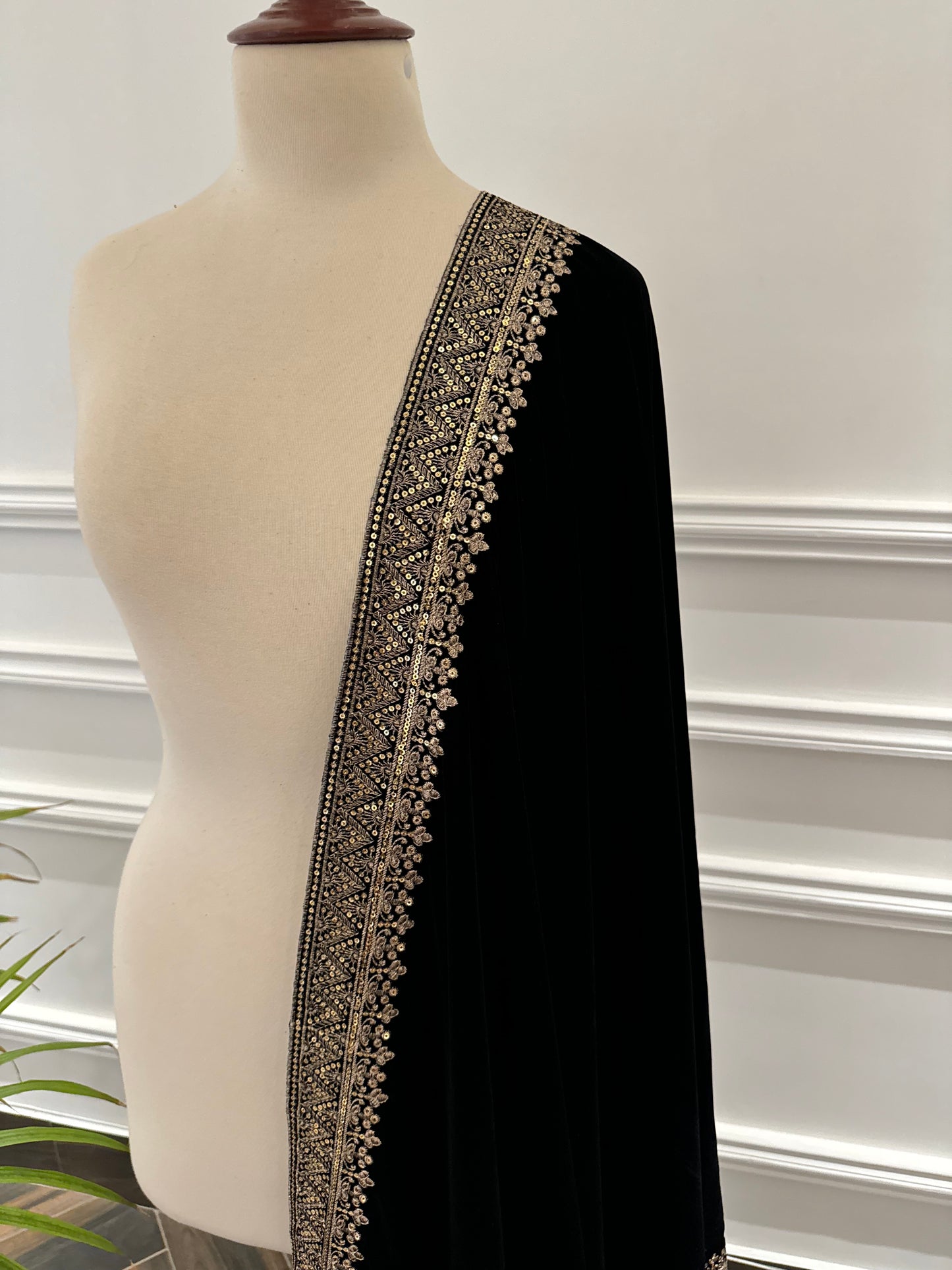 VT-205 Luxurious Tila and sequence bunch shawl