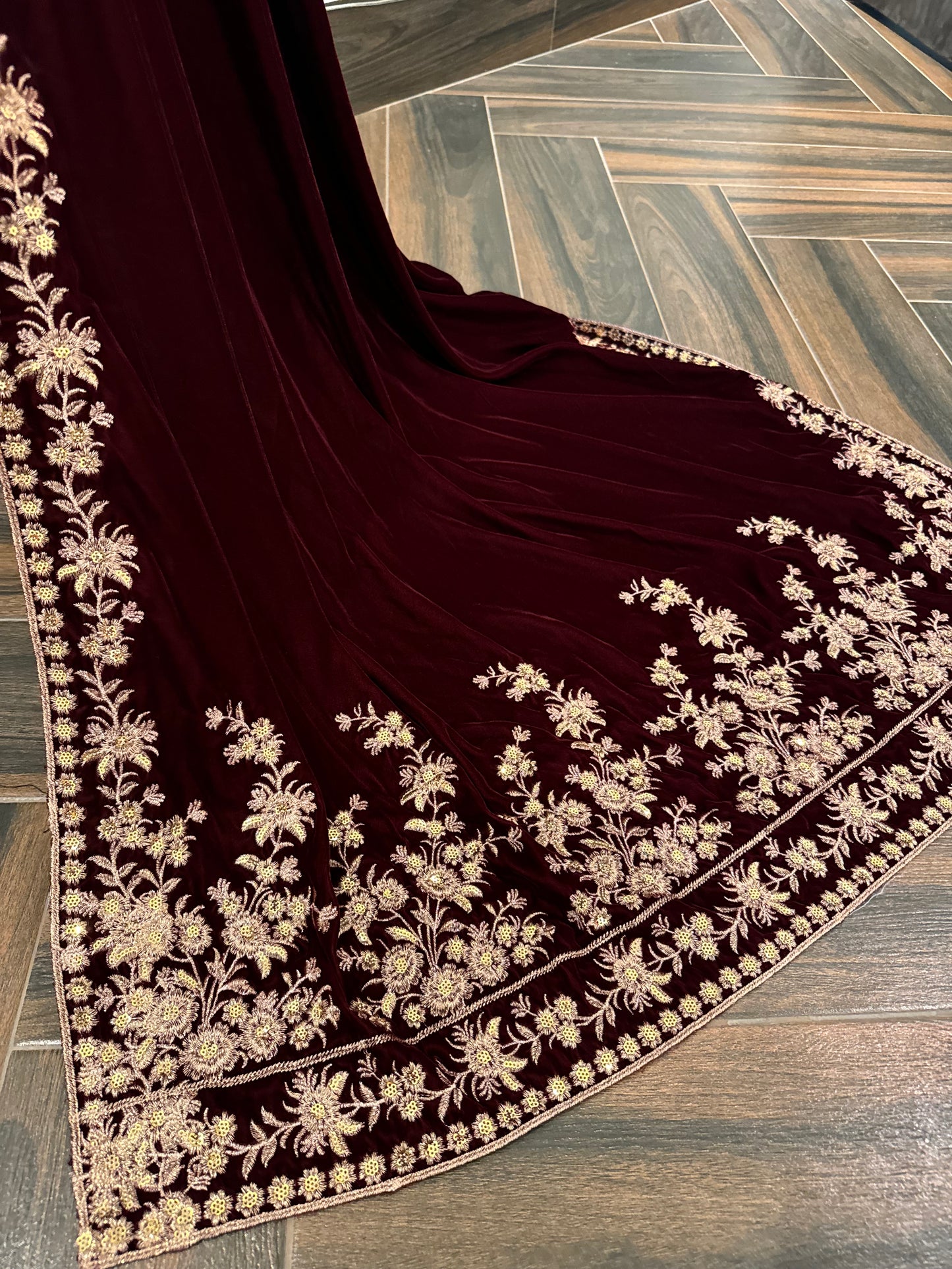 VT-137 Floral Bunch Embroidered velvet shawl