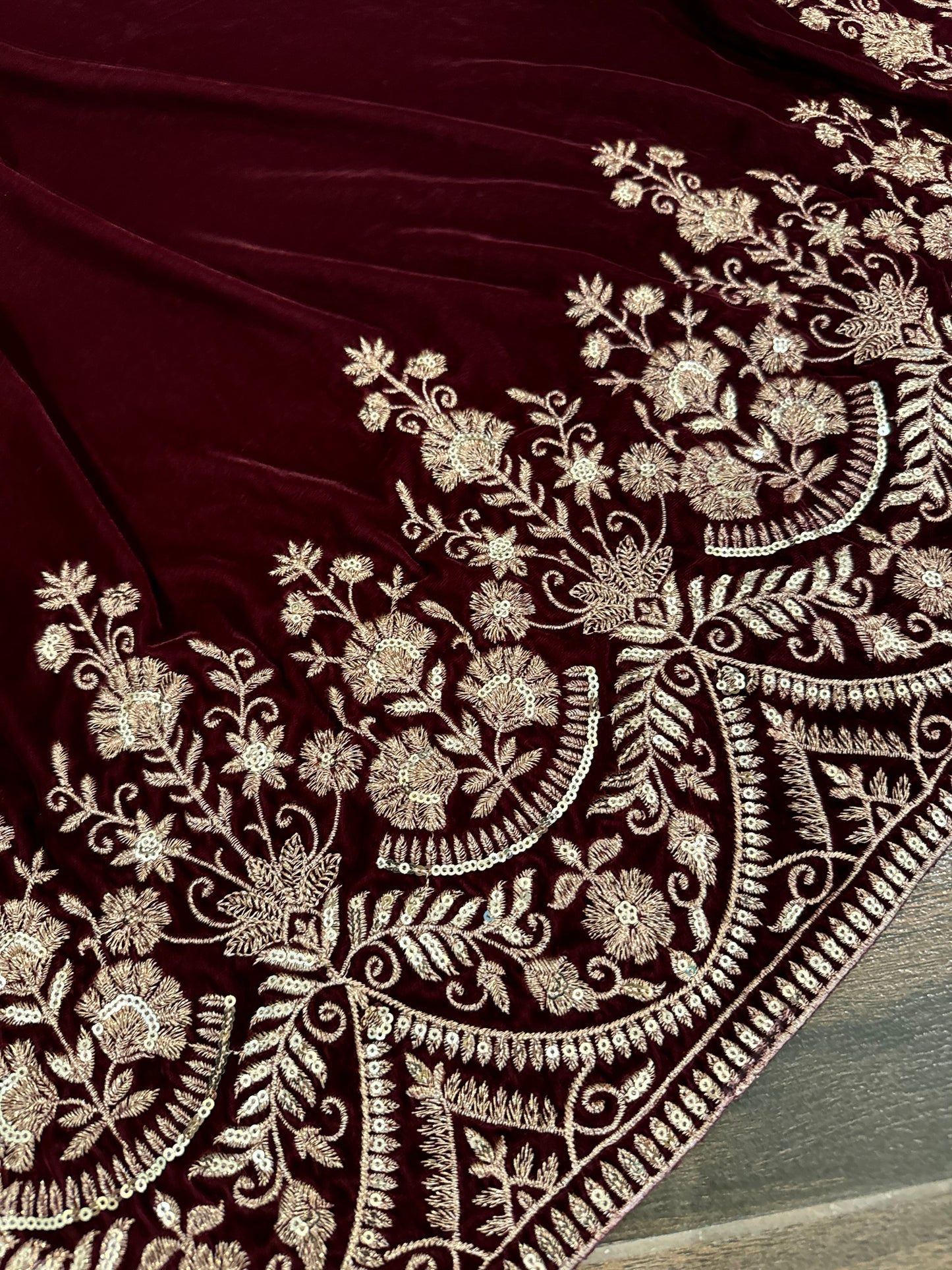 VT-132 Velvet Royale Tila and sequence Embroidered Velvet Shawl