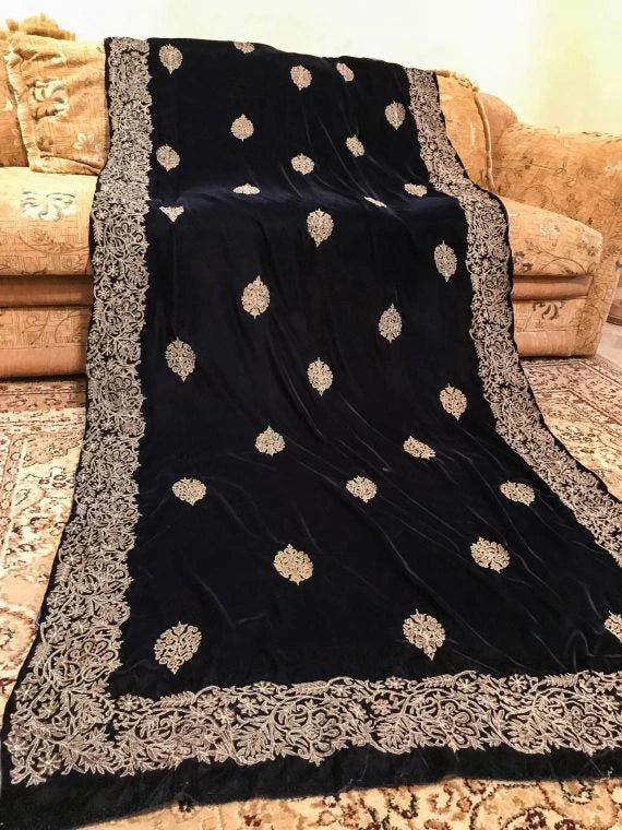 VT-52 Tila Outlined Floral Velvet Shawl