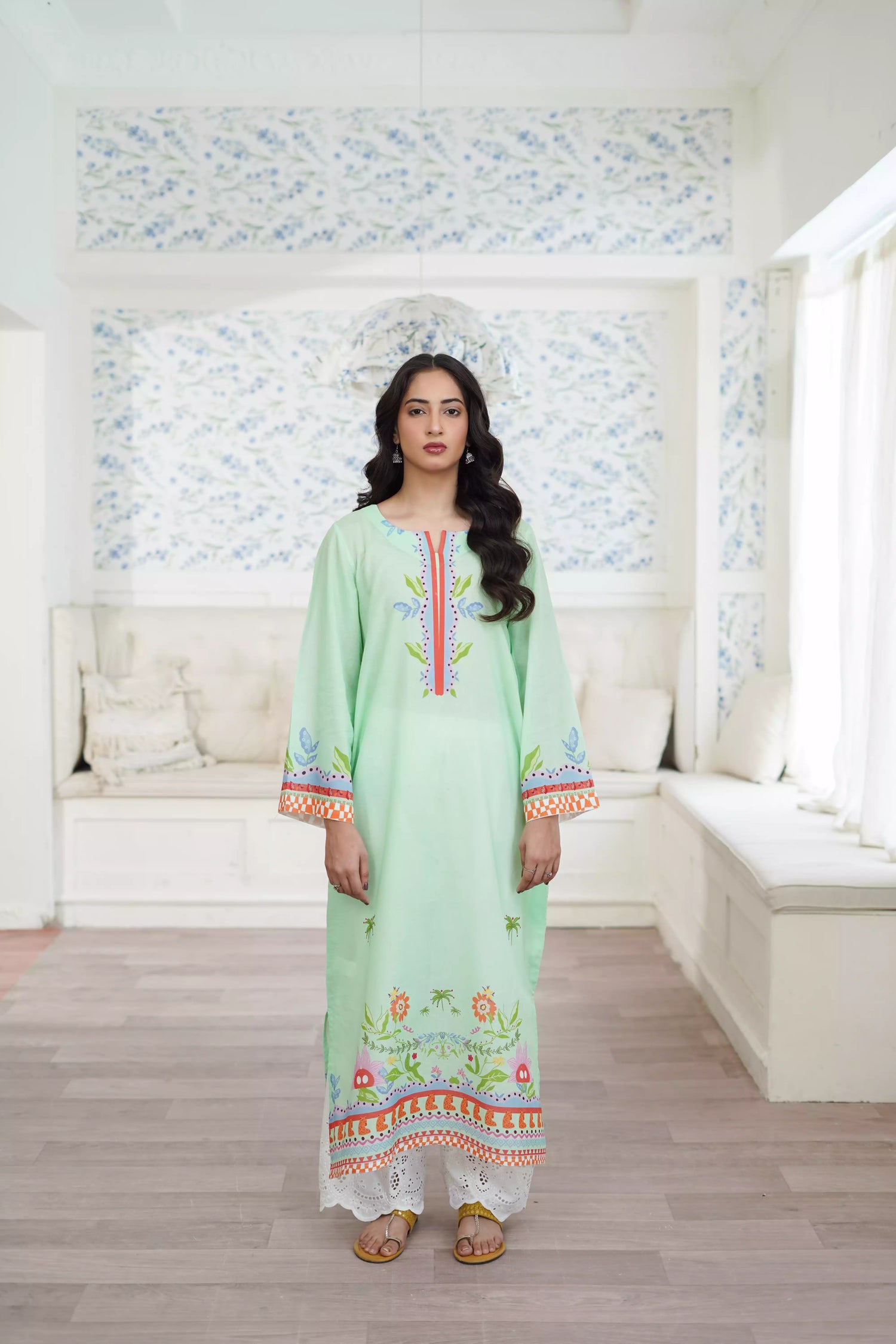 Elegant green kurta suit with beautiful nature inspired print, perfect for adding a touch of sophistication to any outfit.