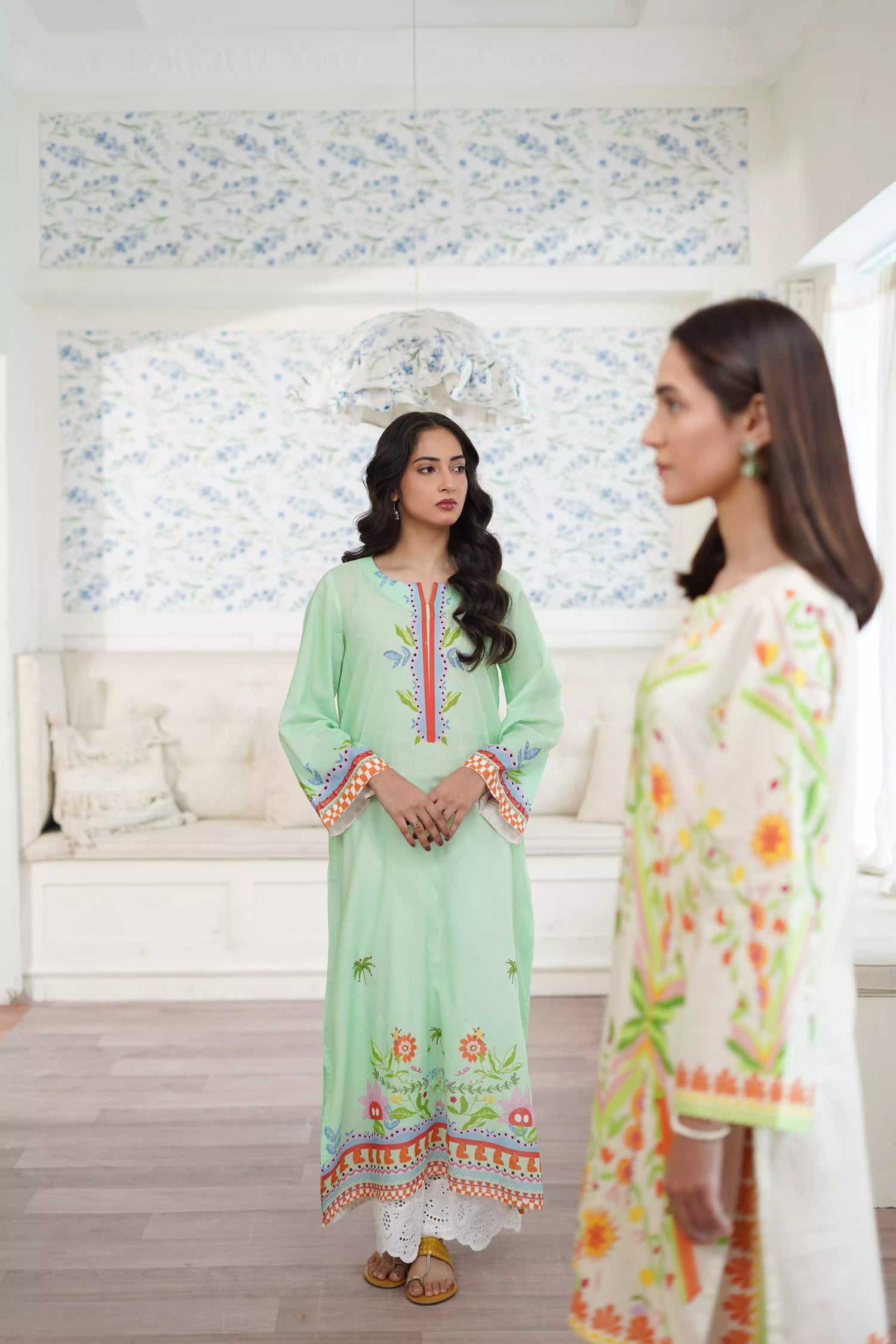 Elegant green kurta suit with beautiful nature inspired print, perfect for adding a touch of sophistication to any outfit.