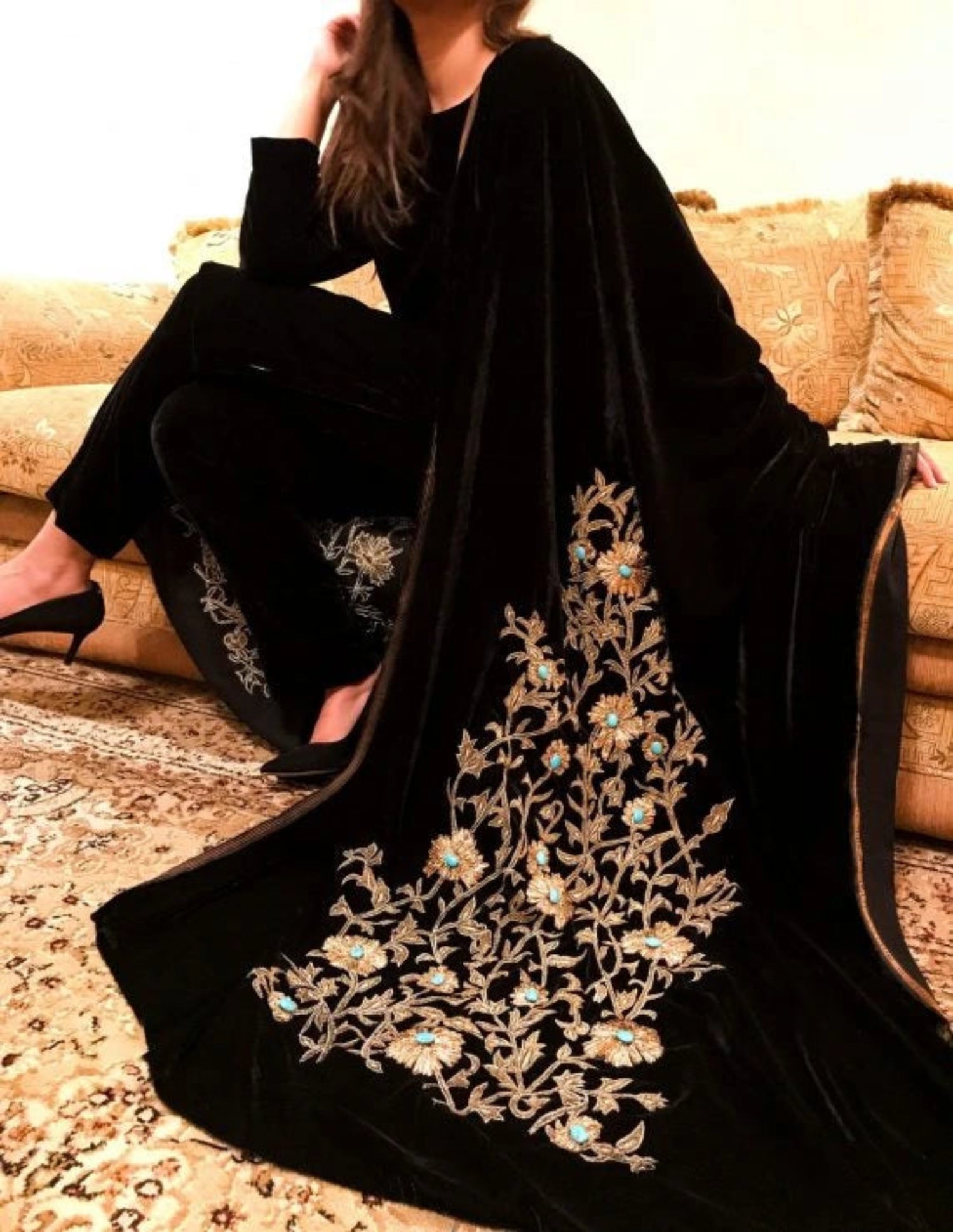 Elegant velvet shawl adorned with embroidered floral motifs, thick tila outlines, and sparkling Feroza stones,
perfect for festive occasions.