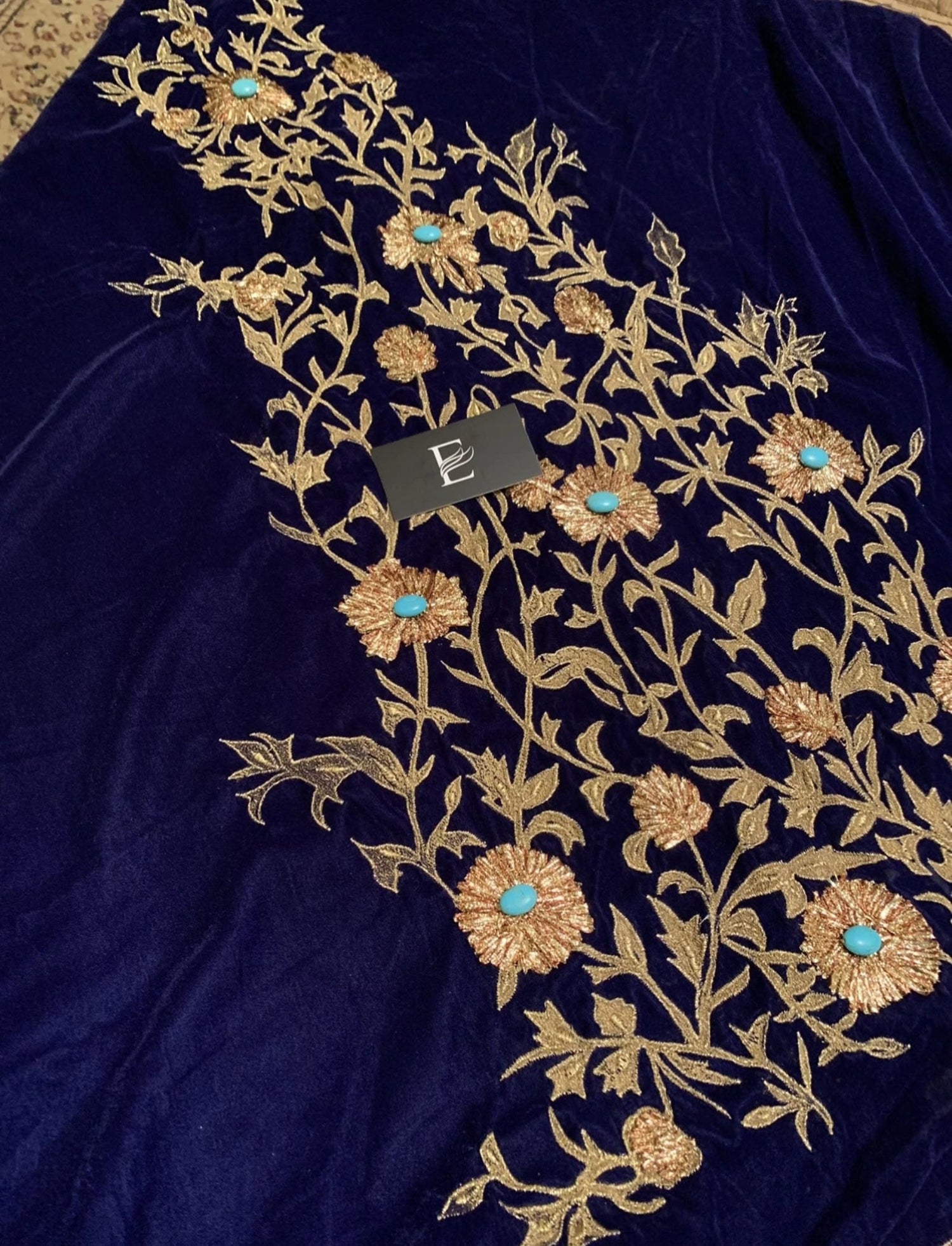 Elegant velvet shawl adorned with embroidered floral motifs, thick tila outlines, and sparkling Feroza stones,
perfect for festive occasions.