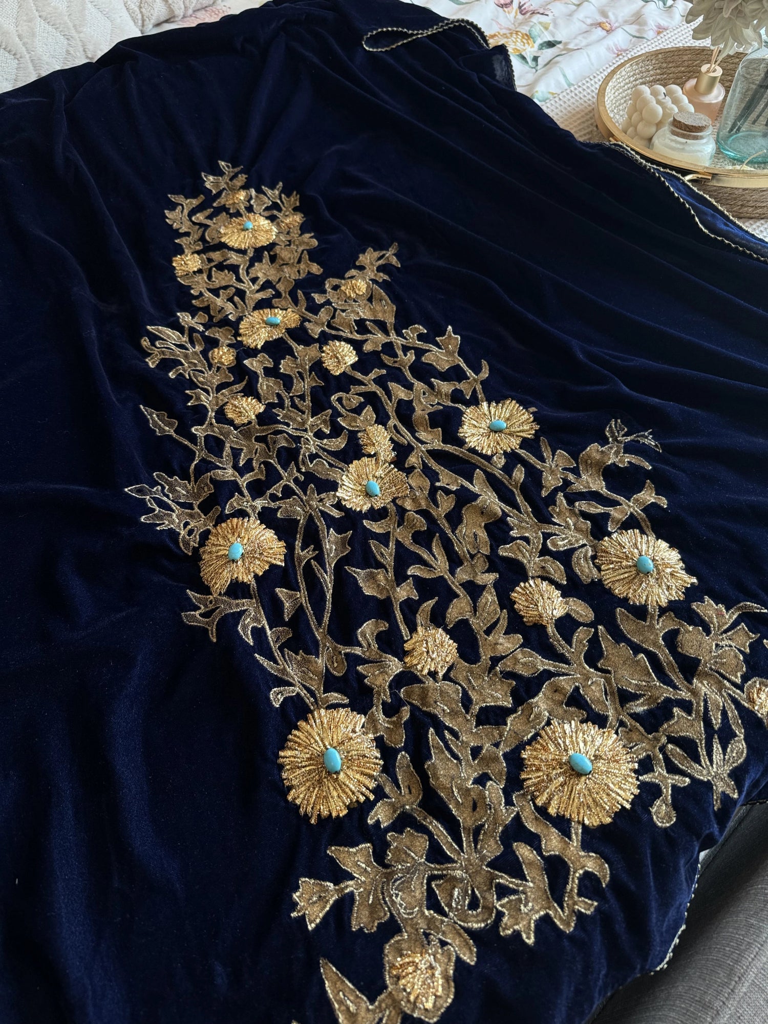 Elegant velvet shawl adorned with embroidered floral motifs, thick tila outlines, and sparkling Feroza stones,
perfect for festive occasions.