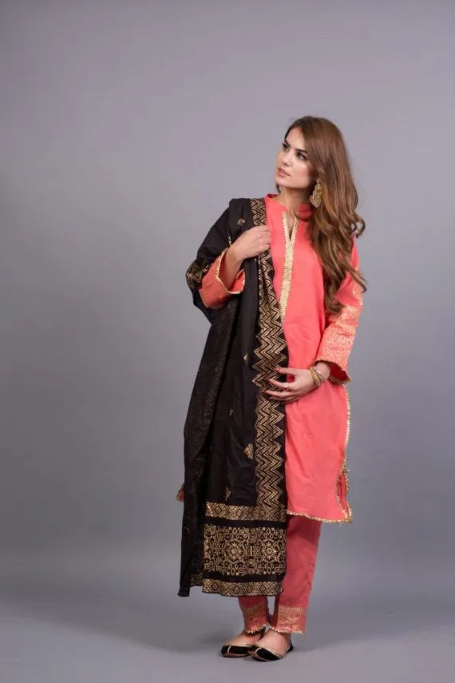 A luxurious shawl featuring geometric golden block printed design, adding a touch of regal charm and modern ensembles, ideal for every occasion.
