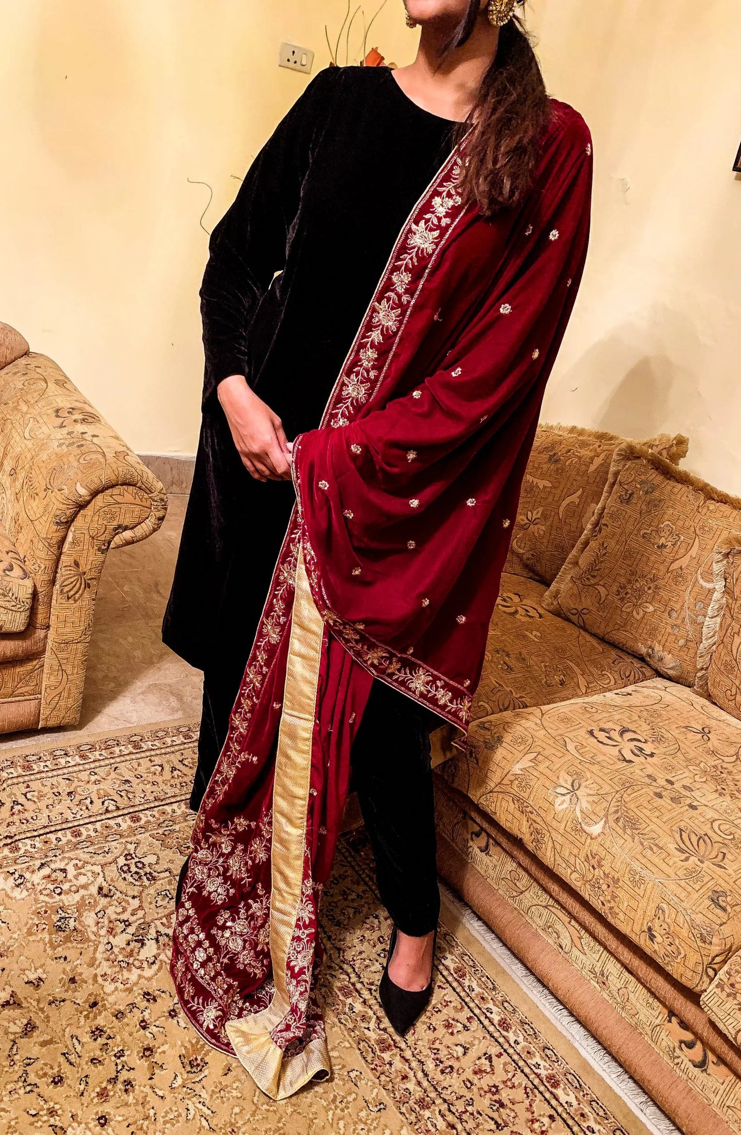 Elevate your wardrobe with embroidered tila and sequence floral velvet shawl with intricate floral bunch motifs on palu and chata spread, perfect for weddings, festive occasions, and formal wear.