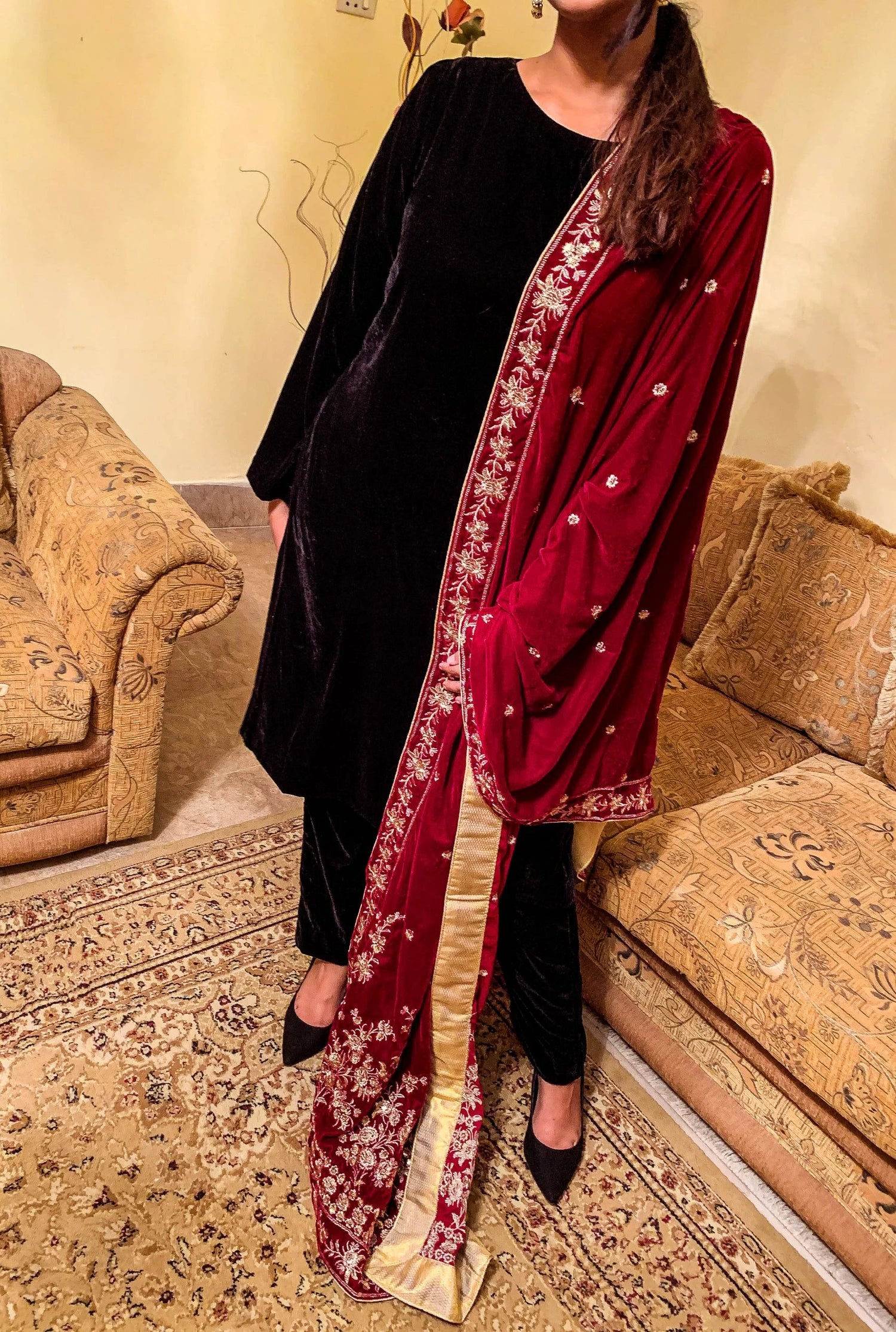 Elevate your wardrobe with embroidered tila and sequence floral velvet shawl with intricate floral bunch motifs on palu and chata spread, perfect for weddings, festive occasions, and formal wear.